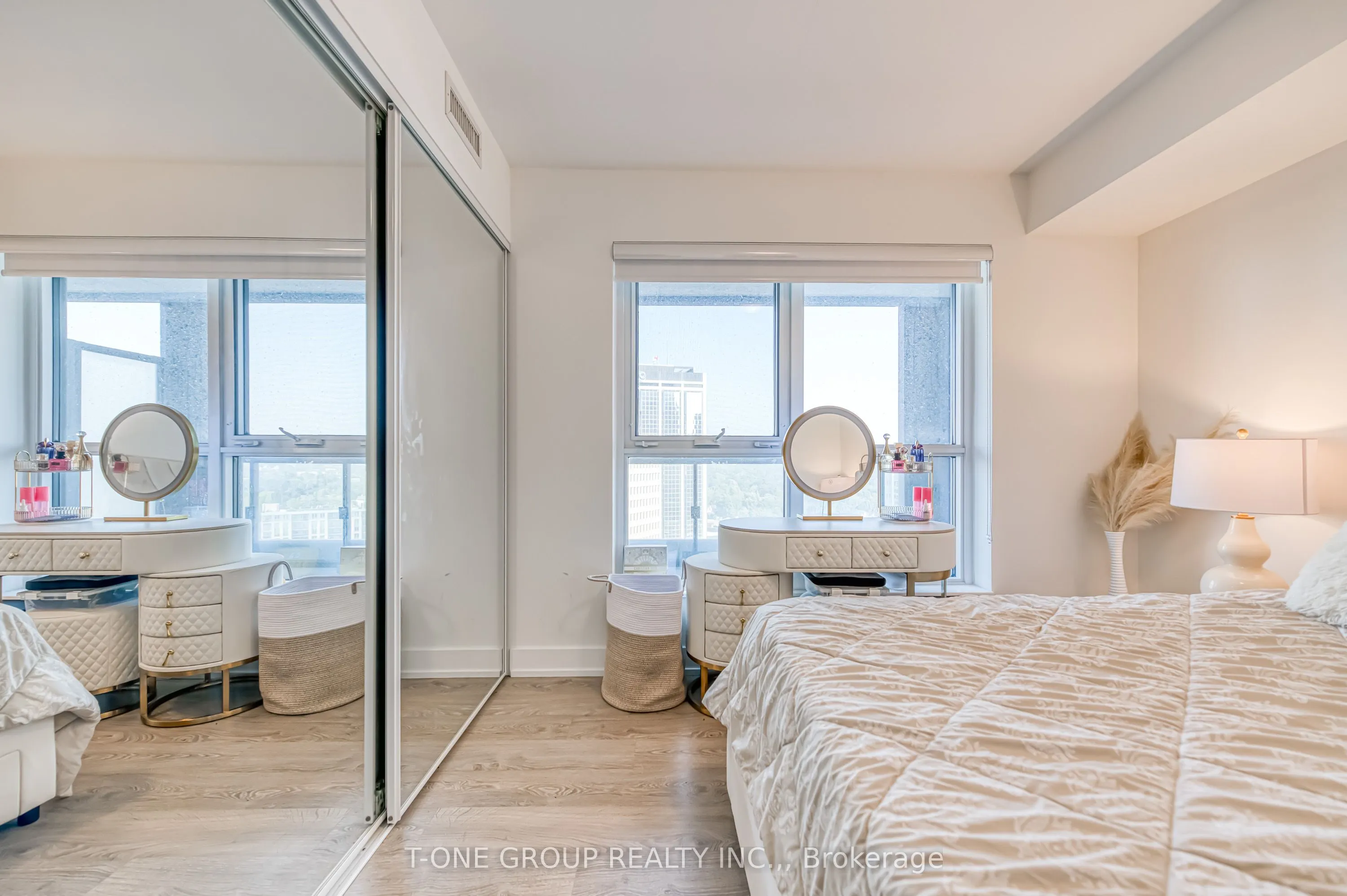 5 Mabelle Avenue, #1428