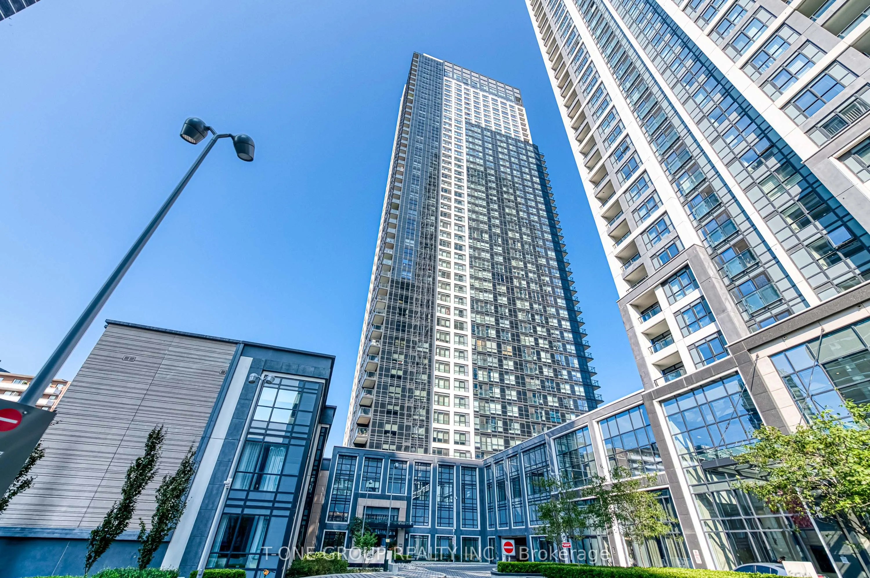 5 Mabelle Avenue, #1428