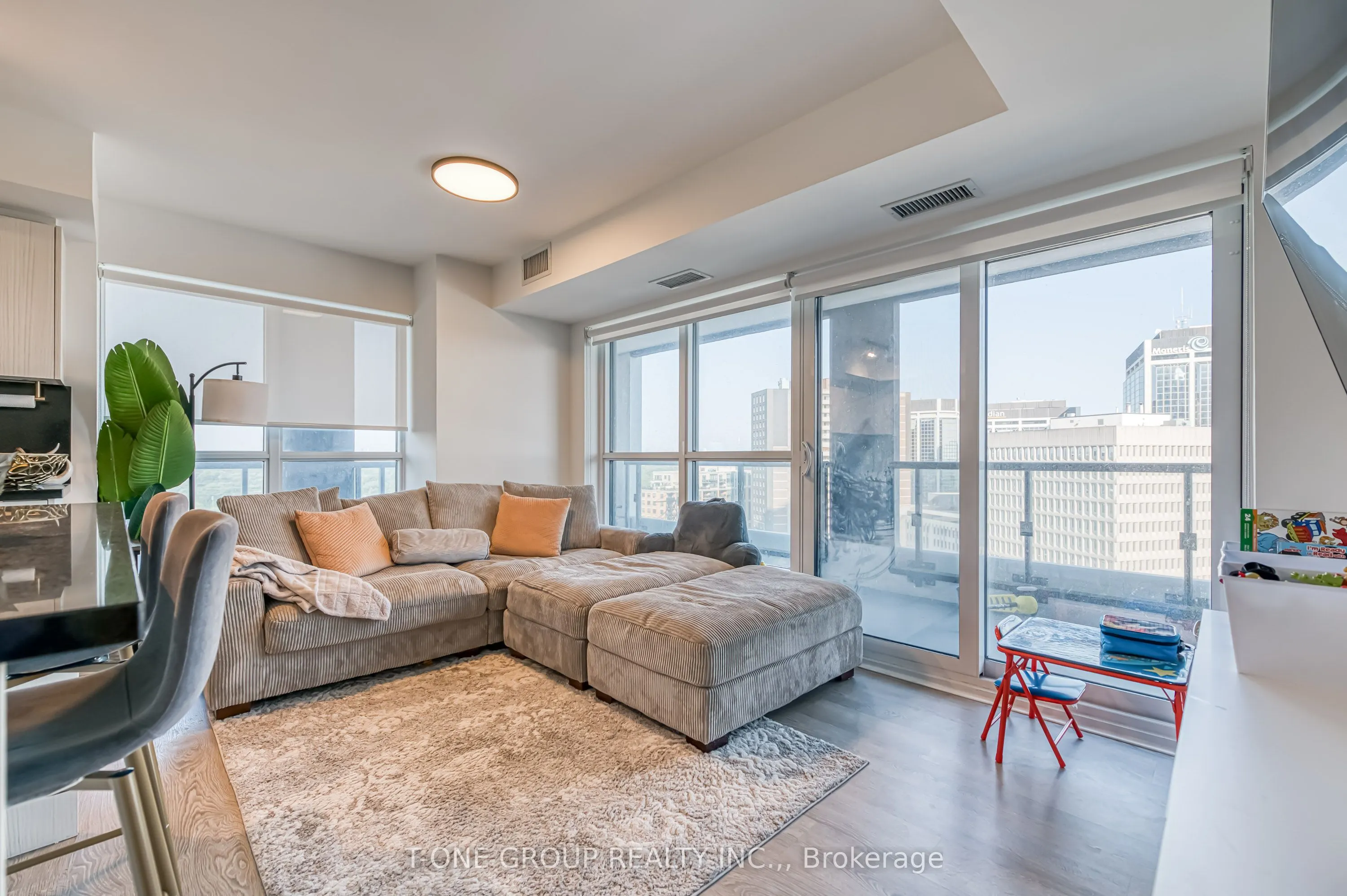 5 Mabelle Avenue, #1428