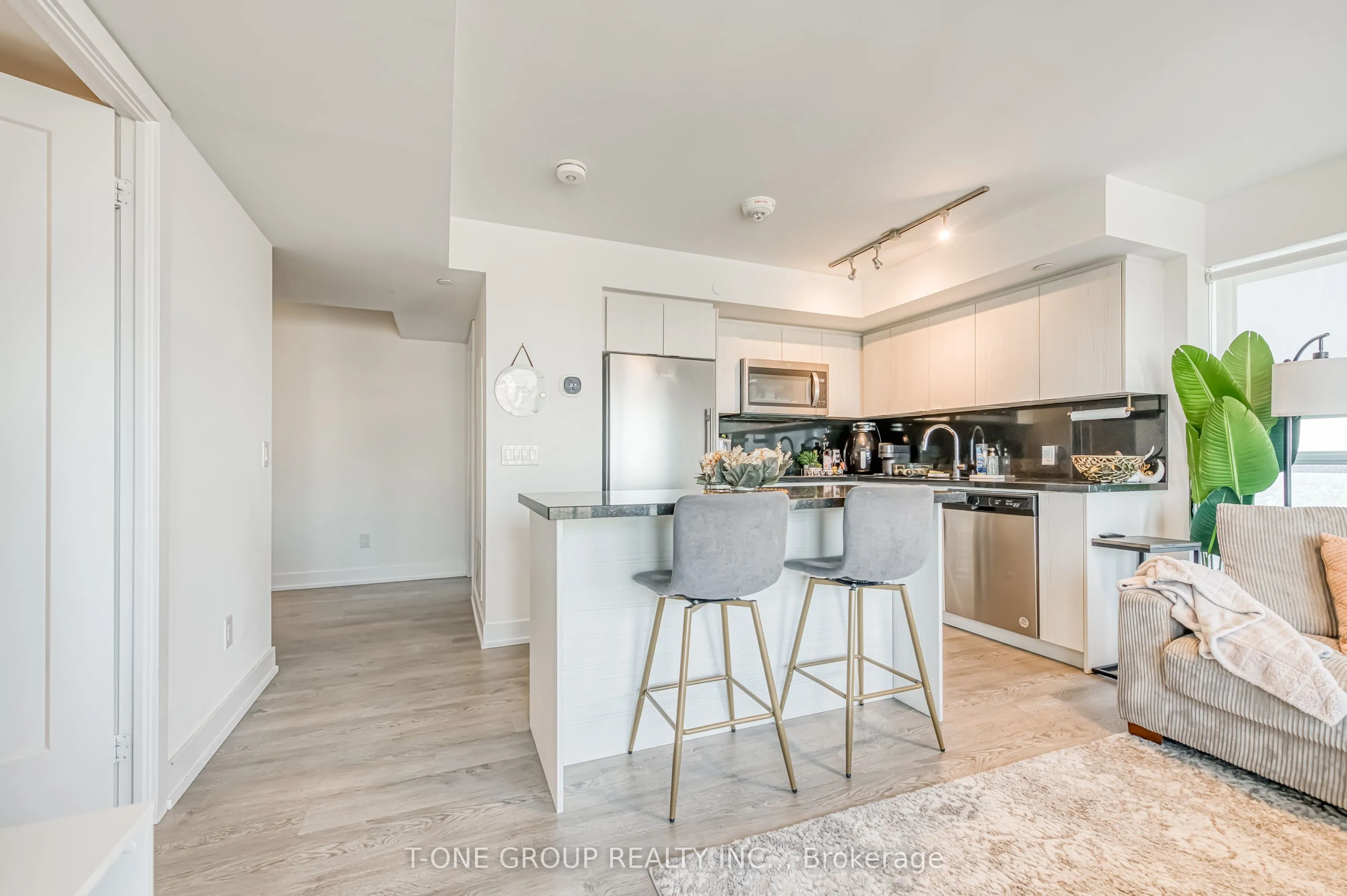 5 Mabelle Avenue, #1428