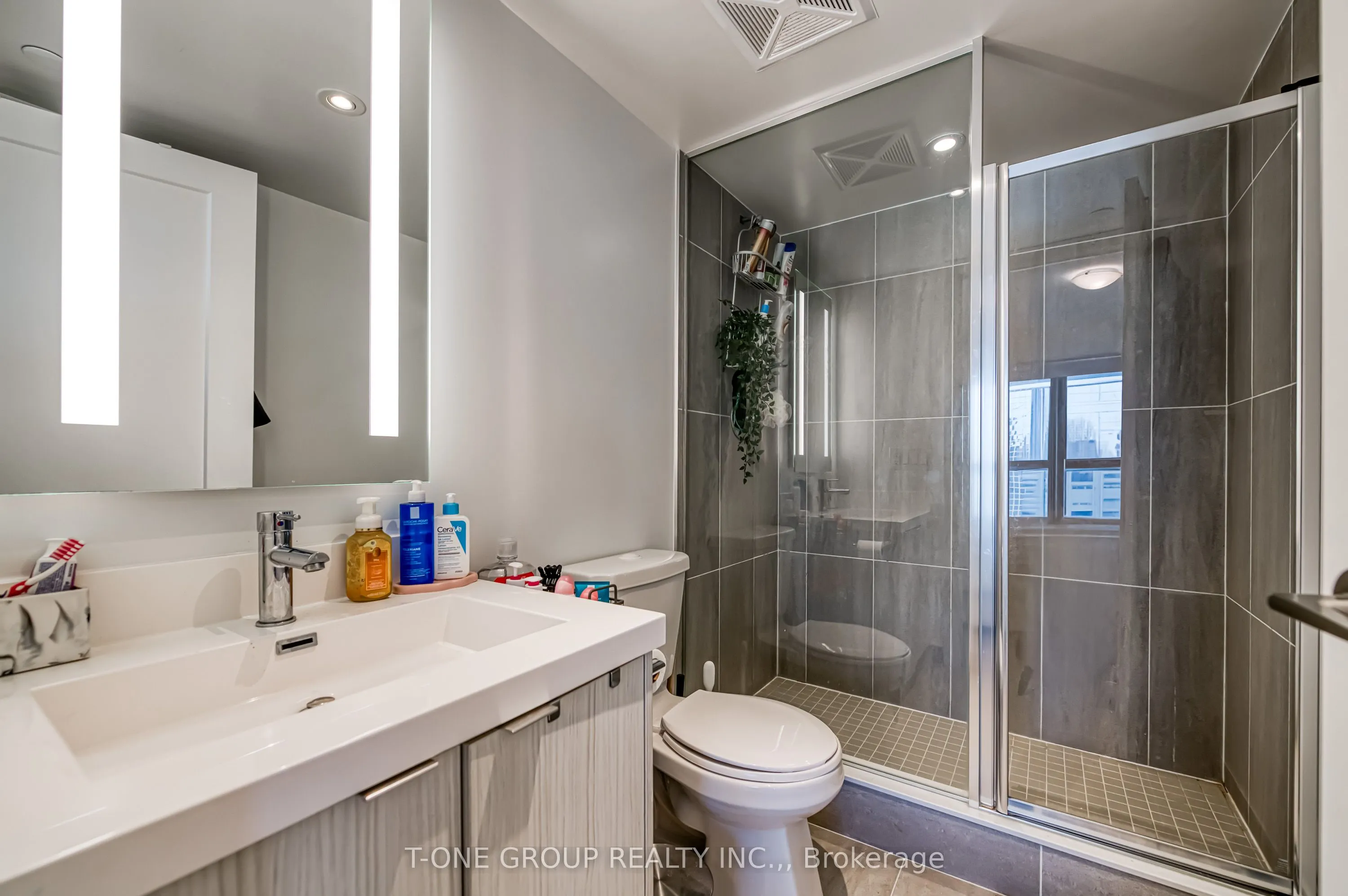 5 Mabelle Avenue, #1428