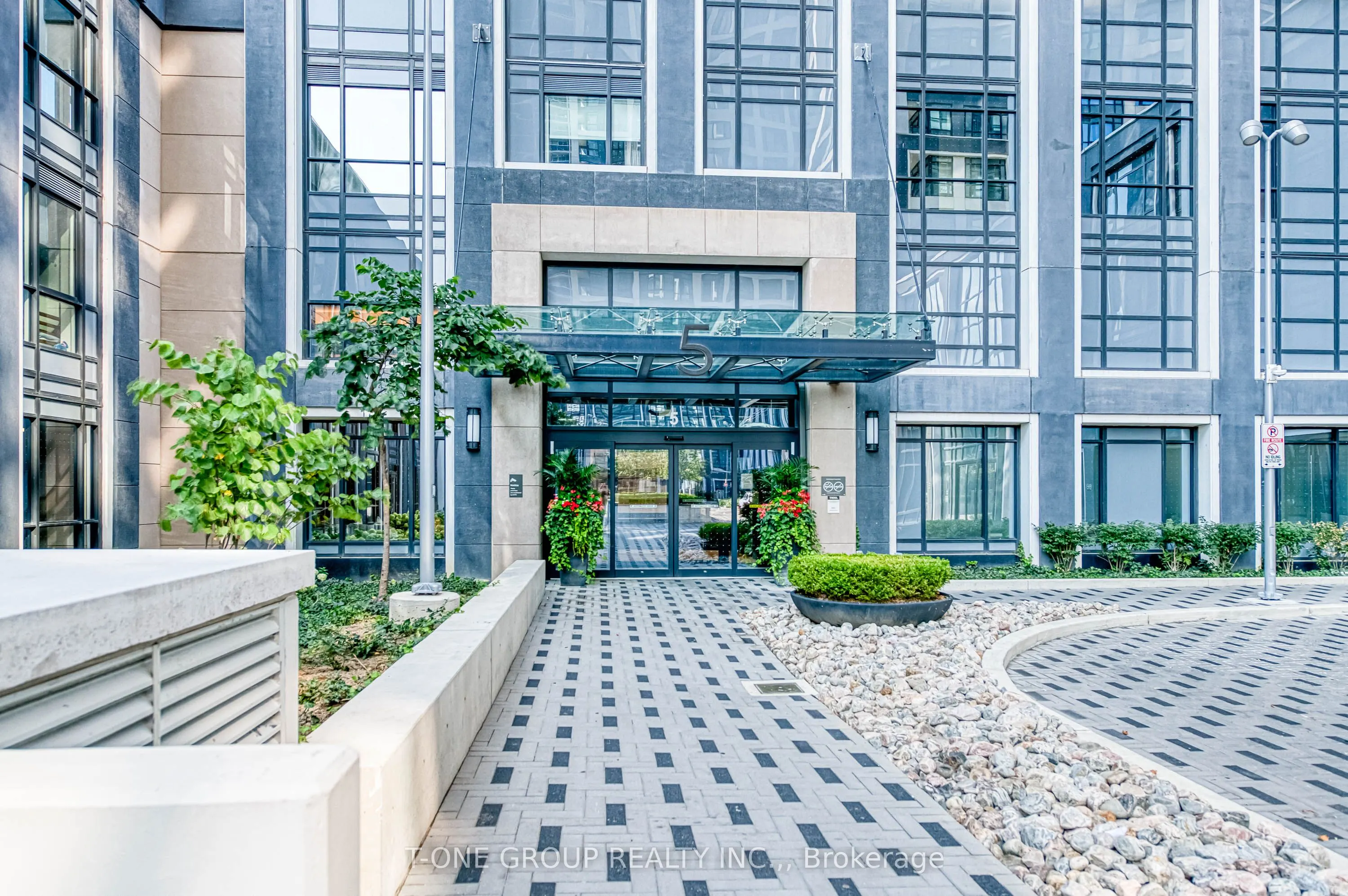5 Mabelle Avenue, #1428