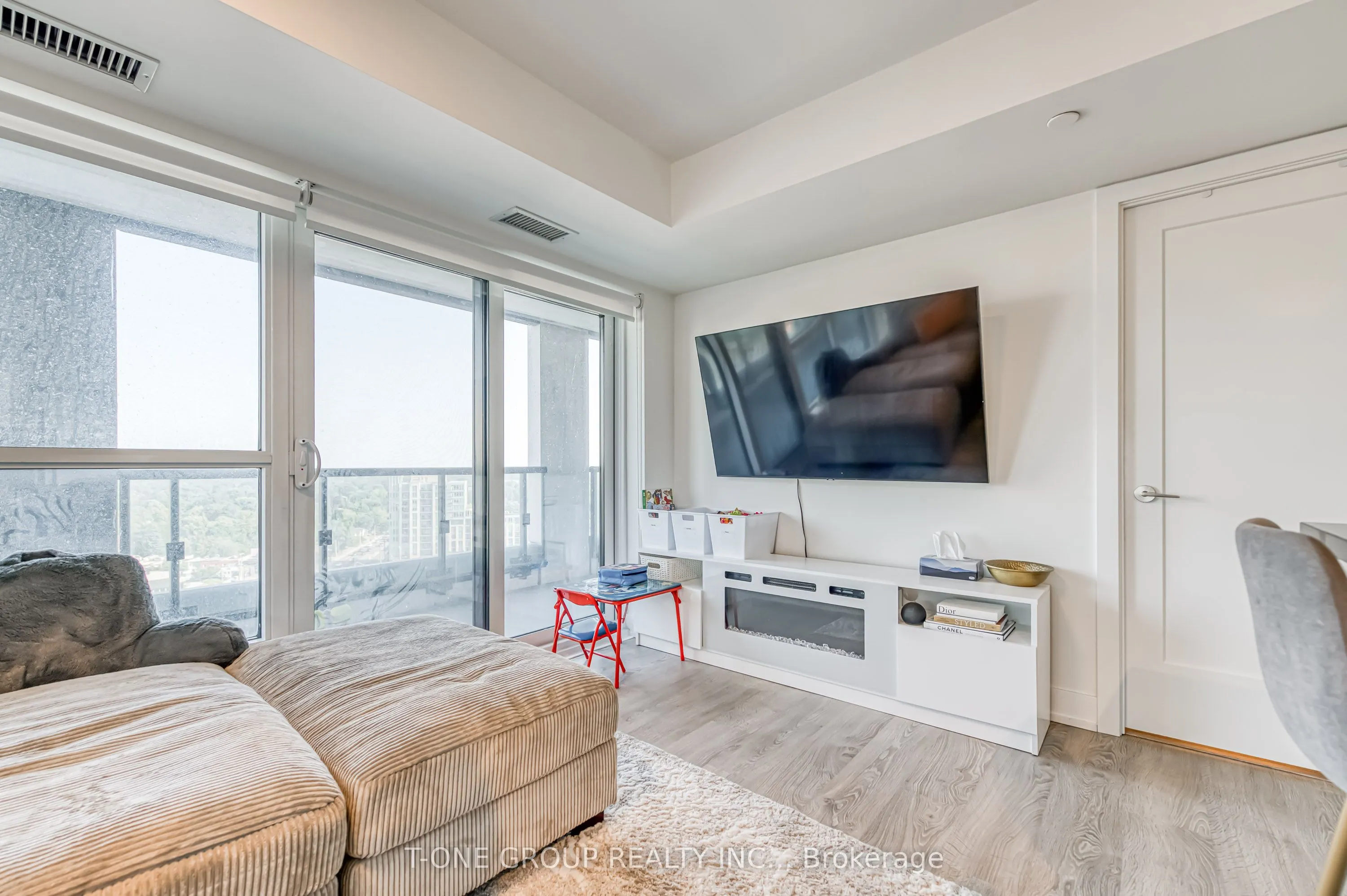 5 Mabelle Avenue, #1428