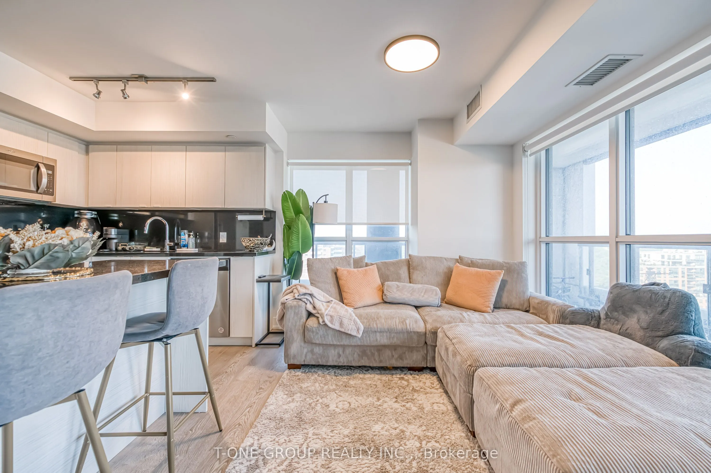 5 Mabelle Avenue, #1428