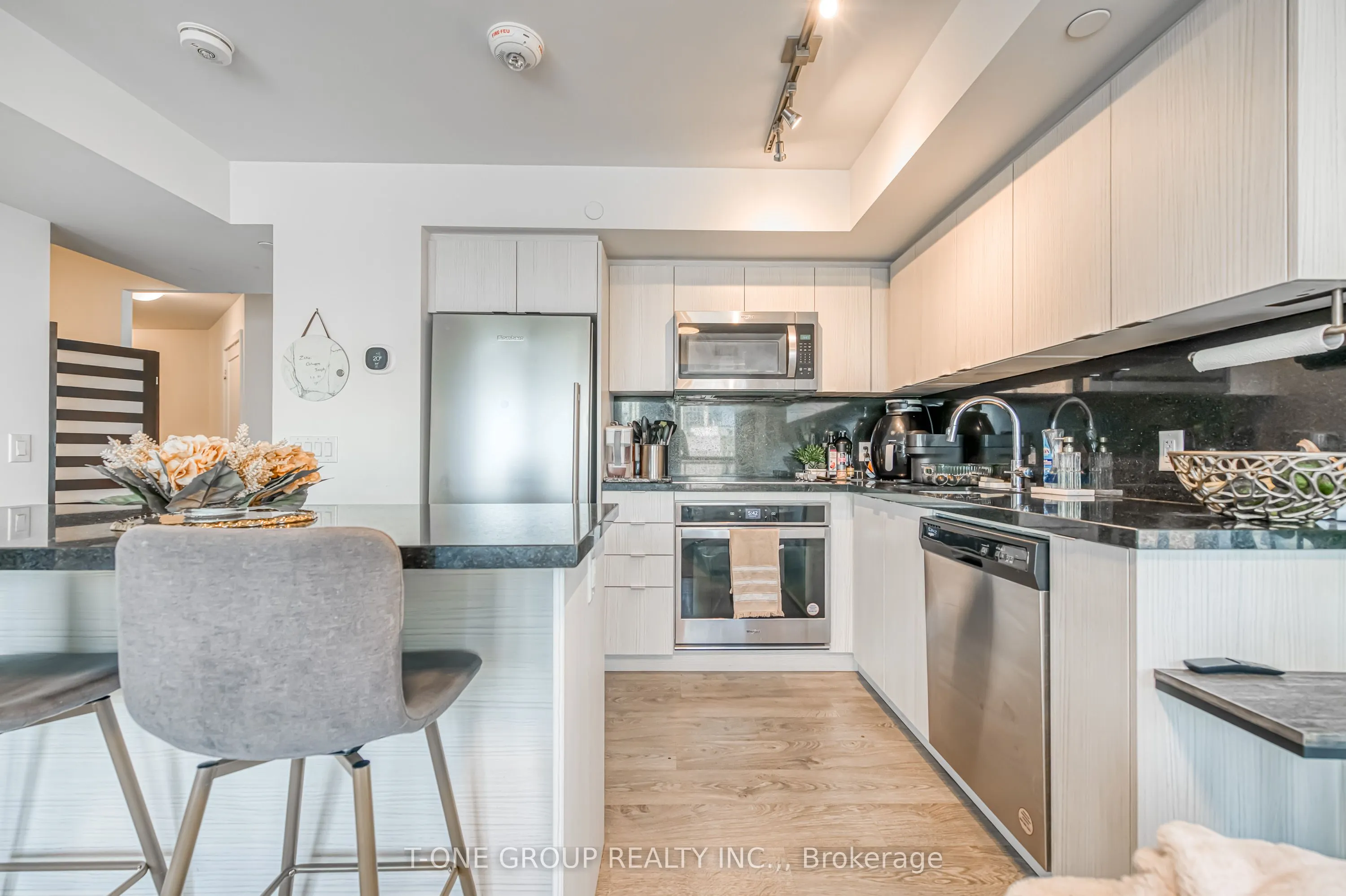 5 Mabelle Avenue, #1428