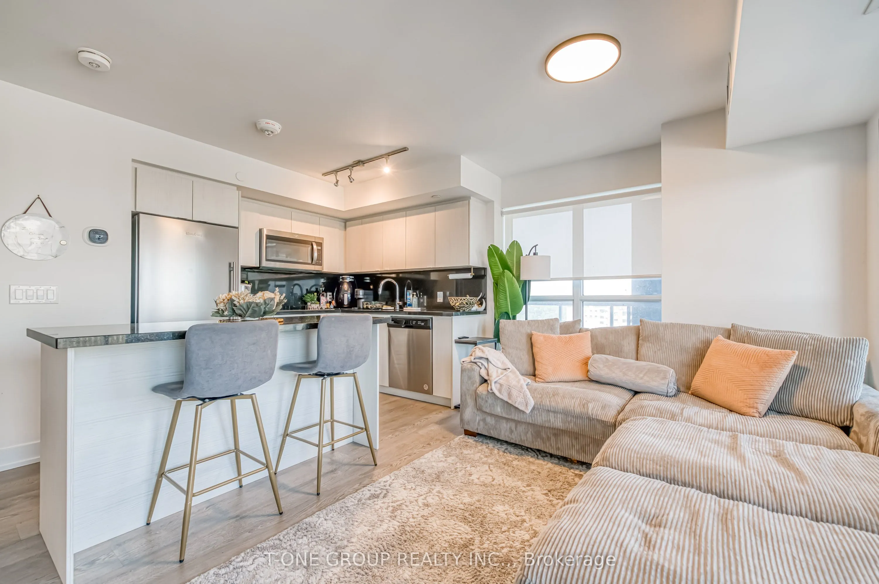 5 Mabelle Avenue, #1428