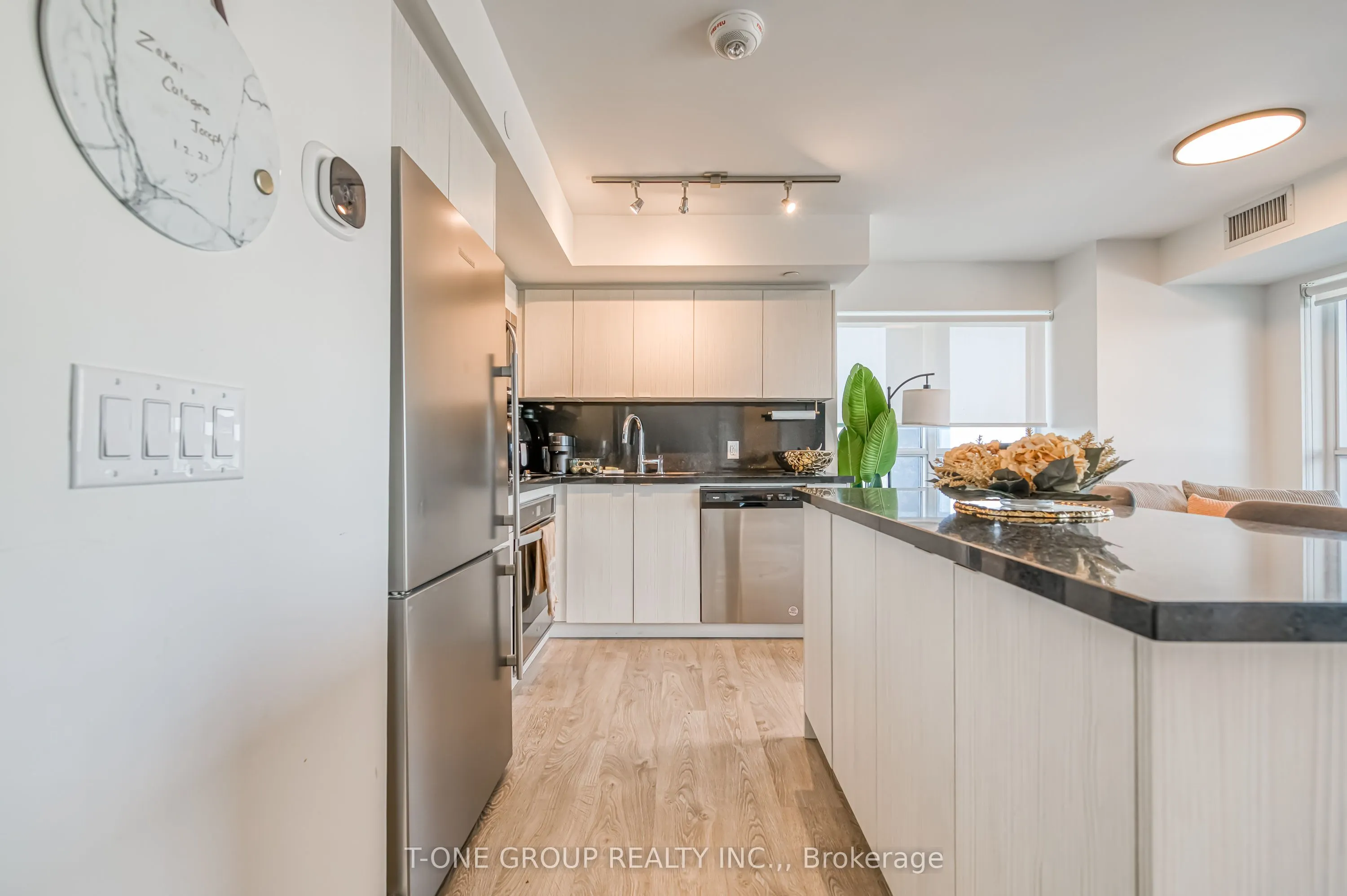 5 Mabelle Avenue, #1428