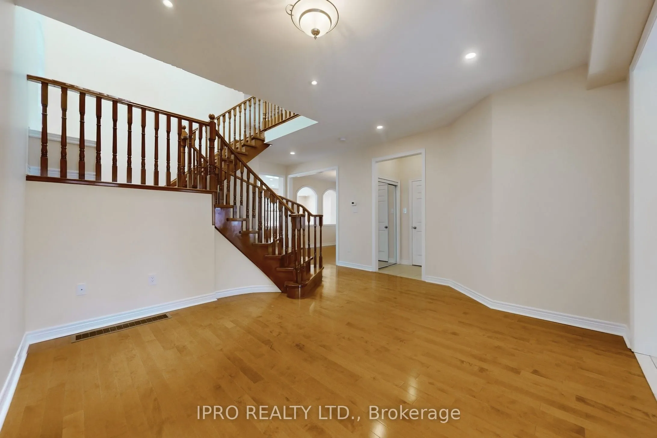 2472 North Ridge Trail S