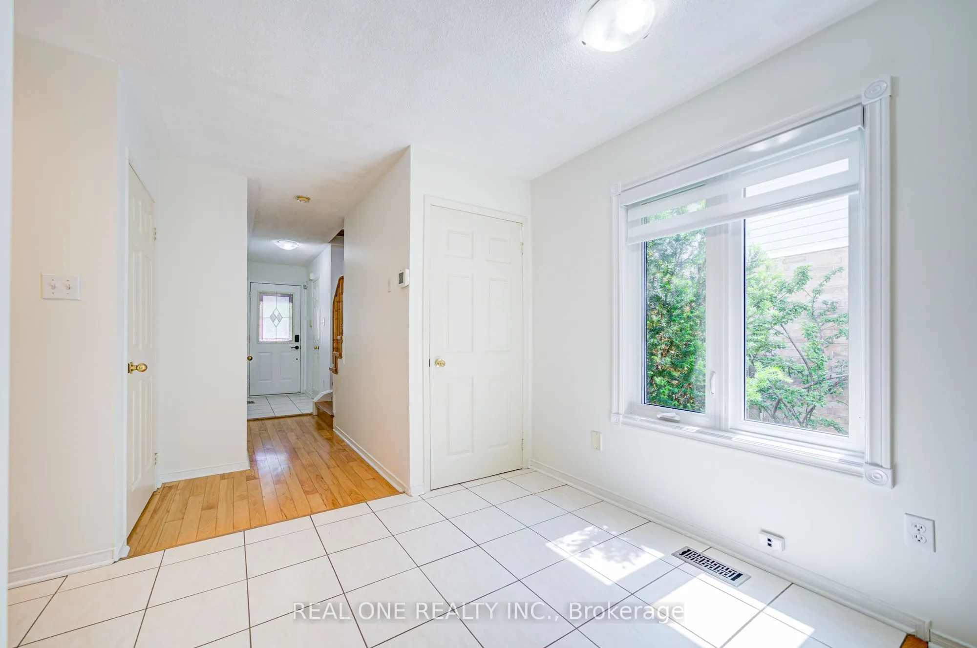 2899 Westbury Court