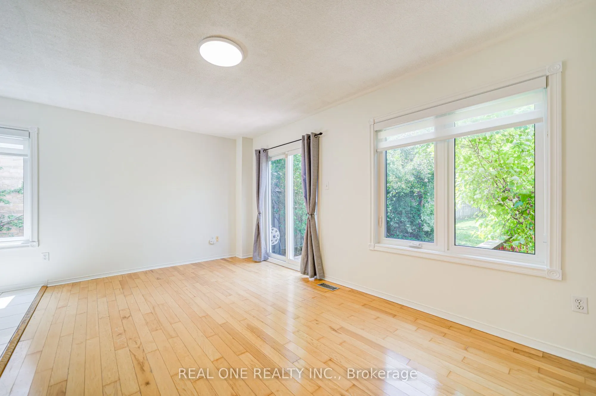 2899 Westbury Court