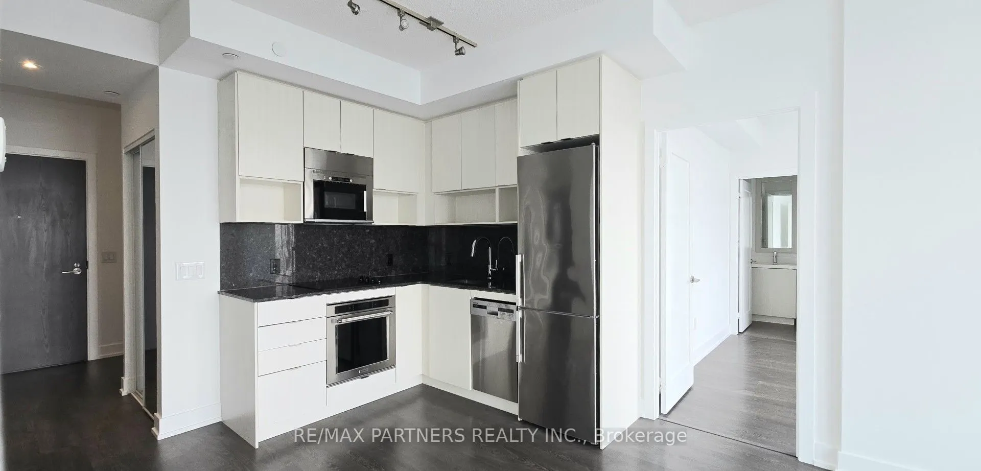 7 Mabelle Avenue, #3901