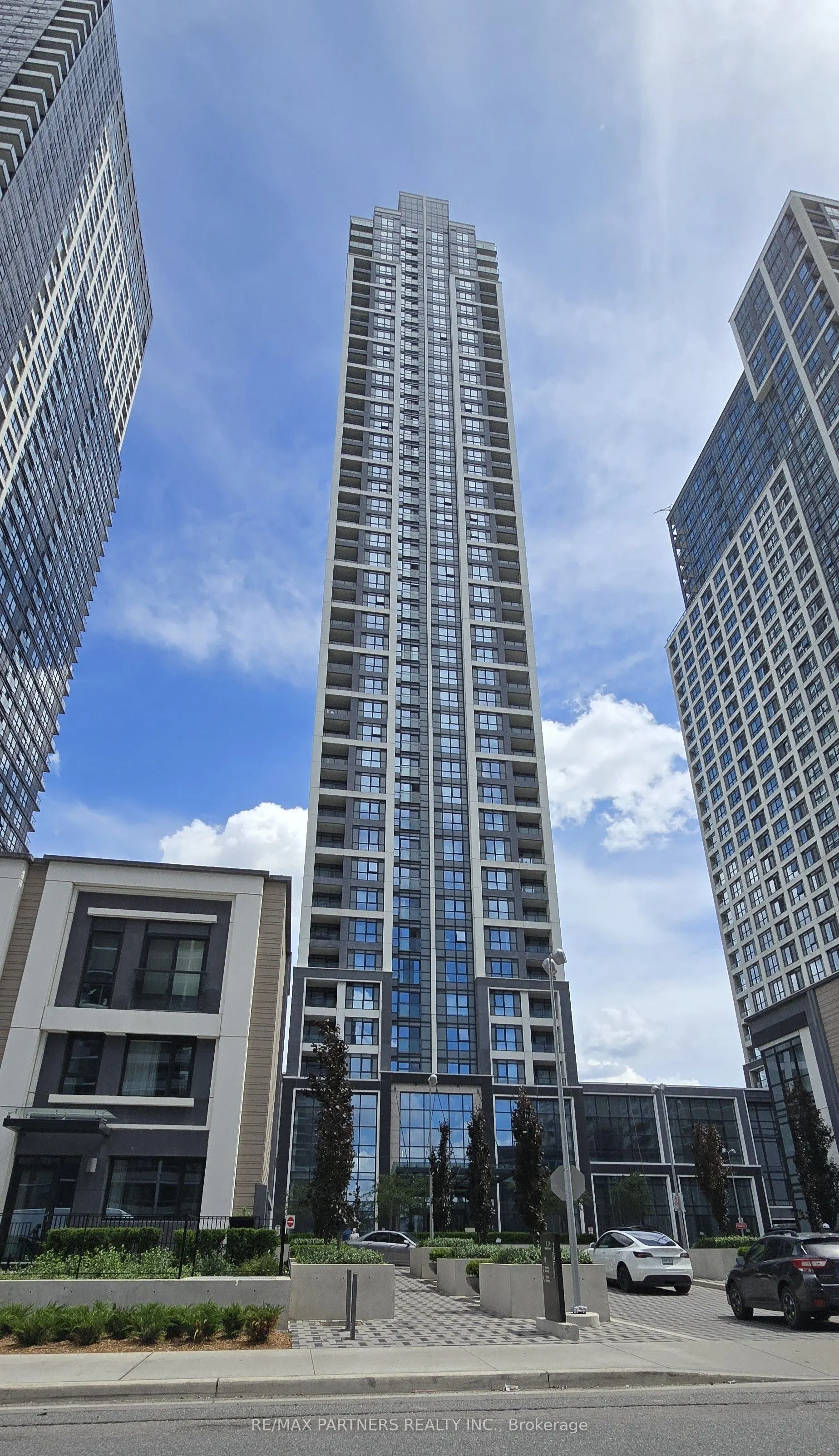7 Mabelle Avenue, #3901