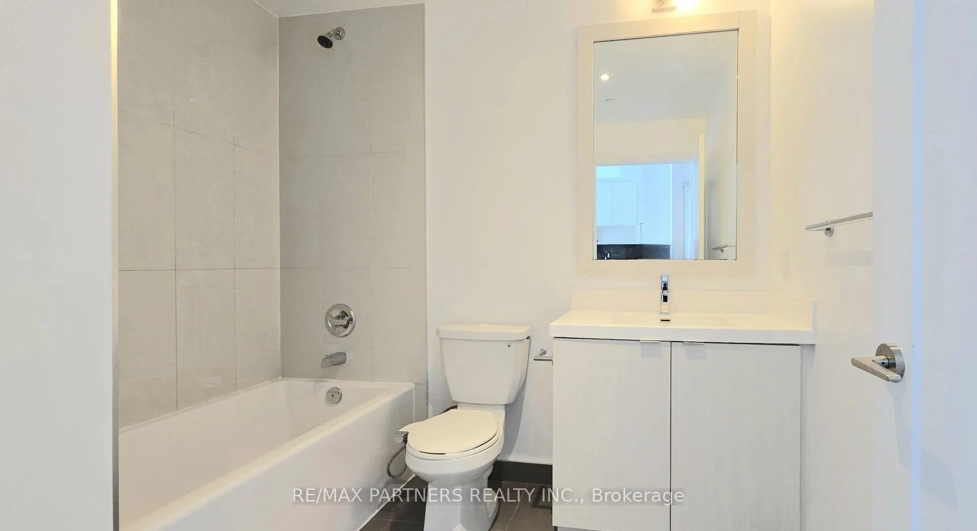 7 Mabelle Avenue, #3901