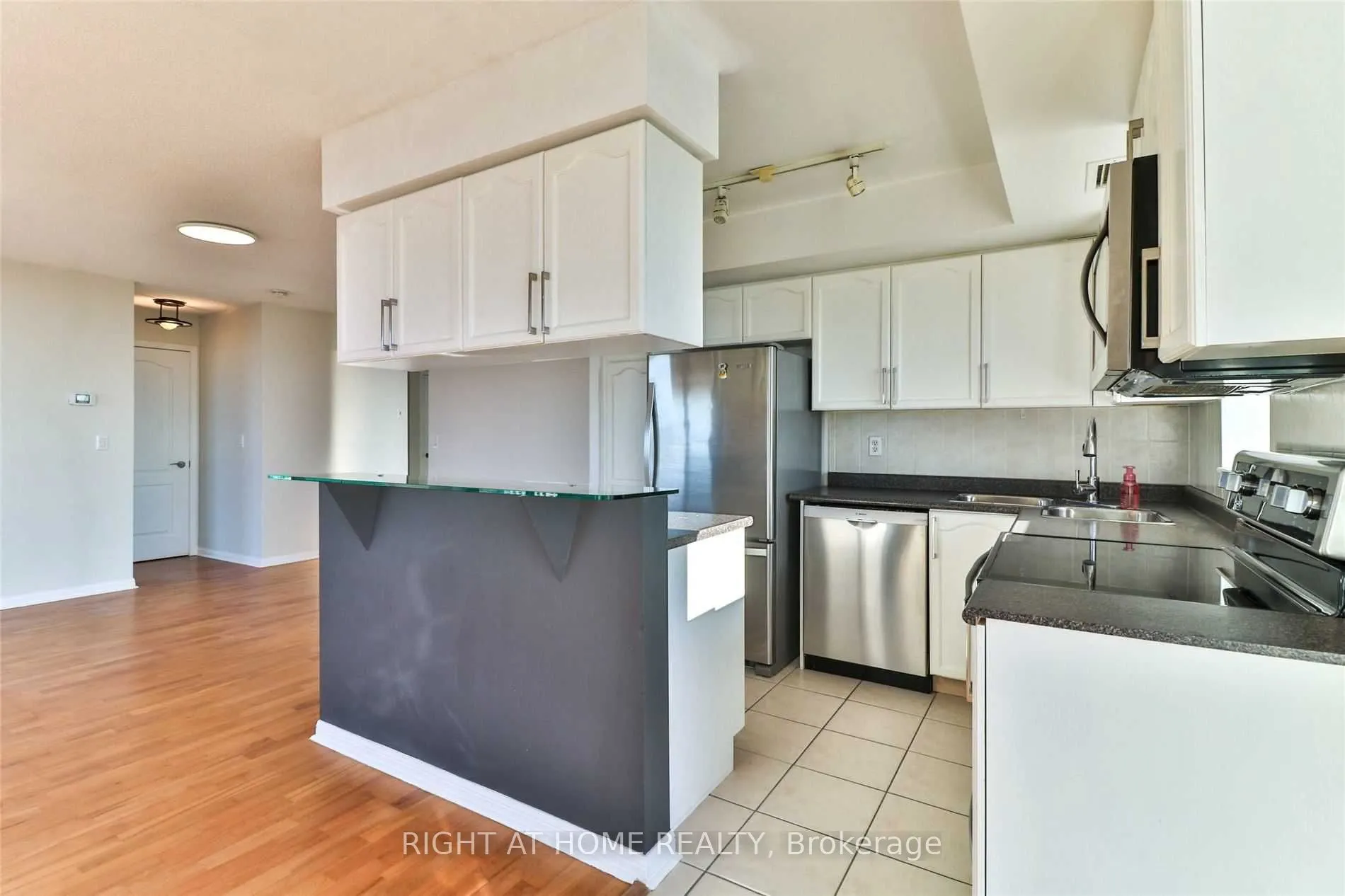1140 Parkwest Place, #705