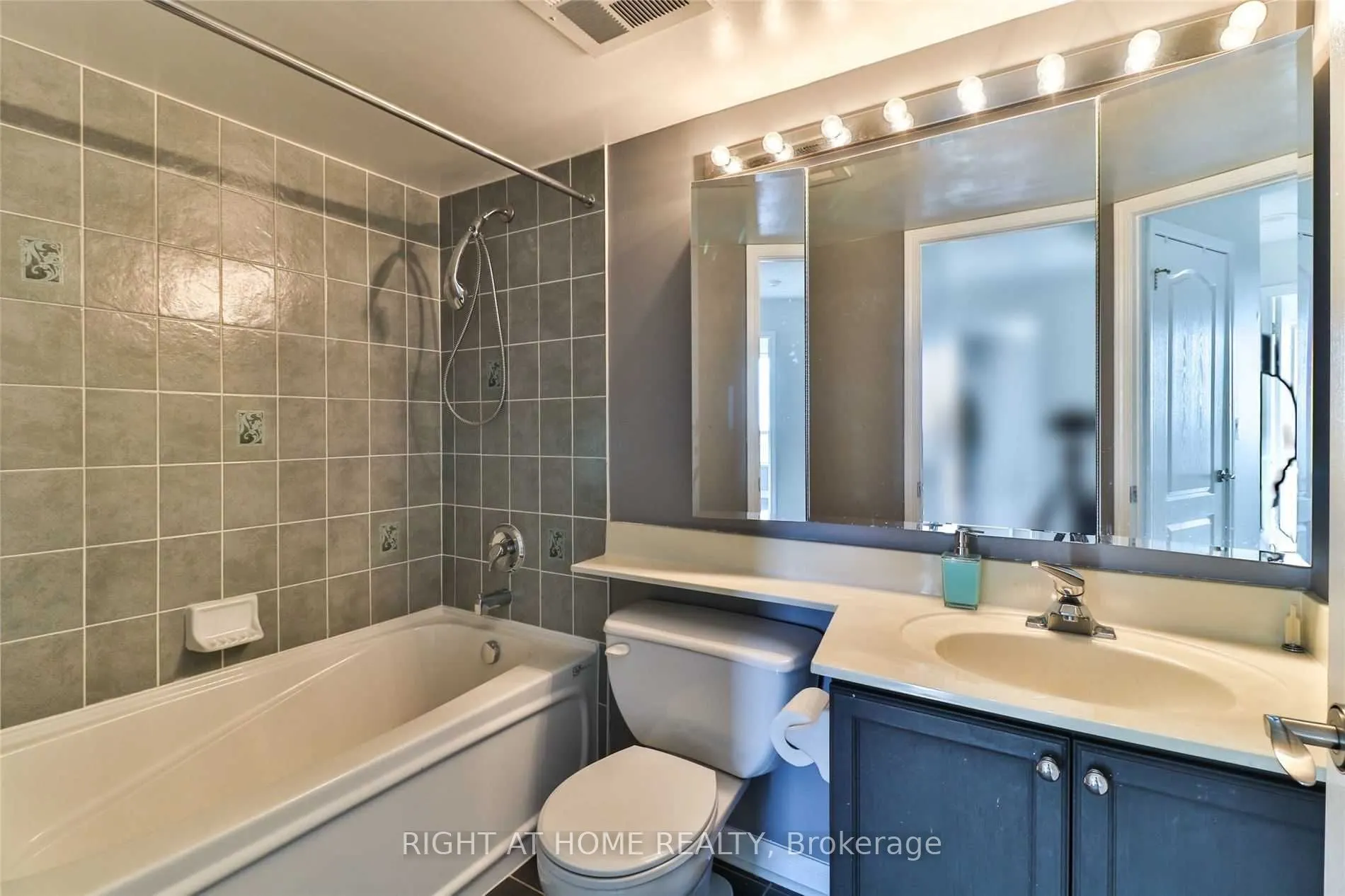 1140 Parkwest Place, #705