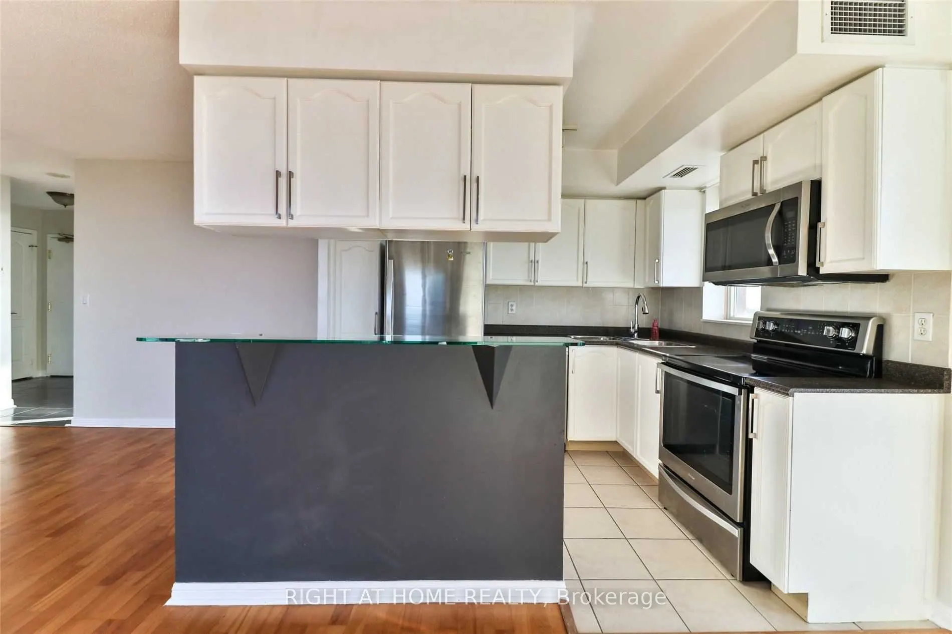 1140 Parkwest Place, #705