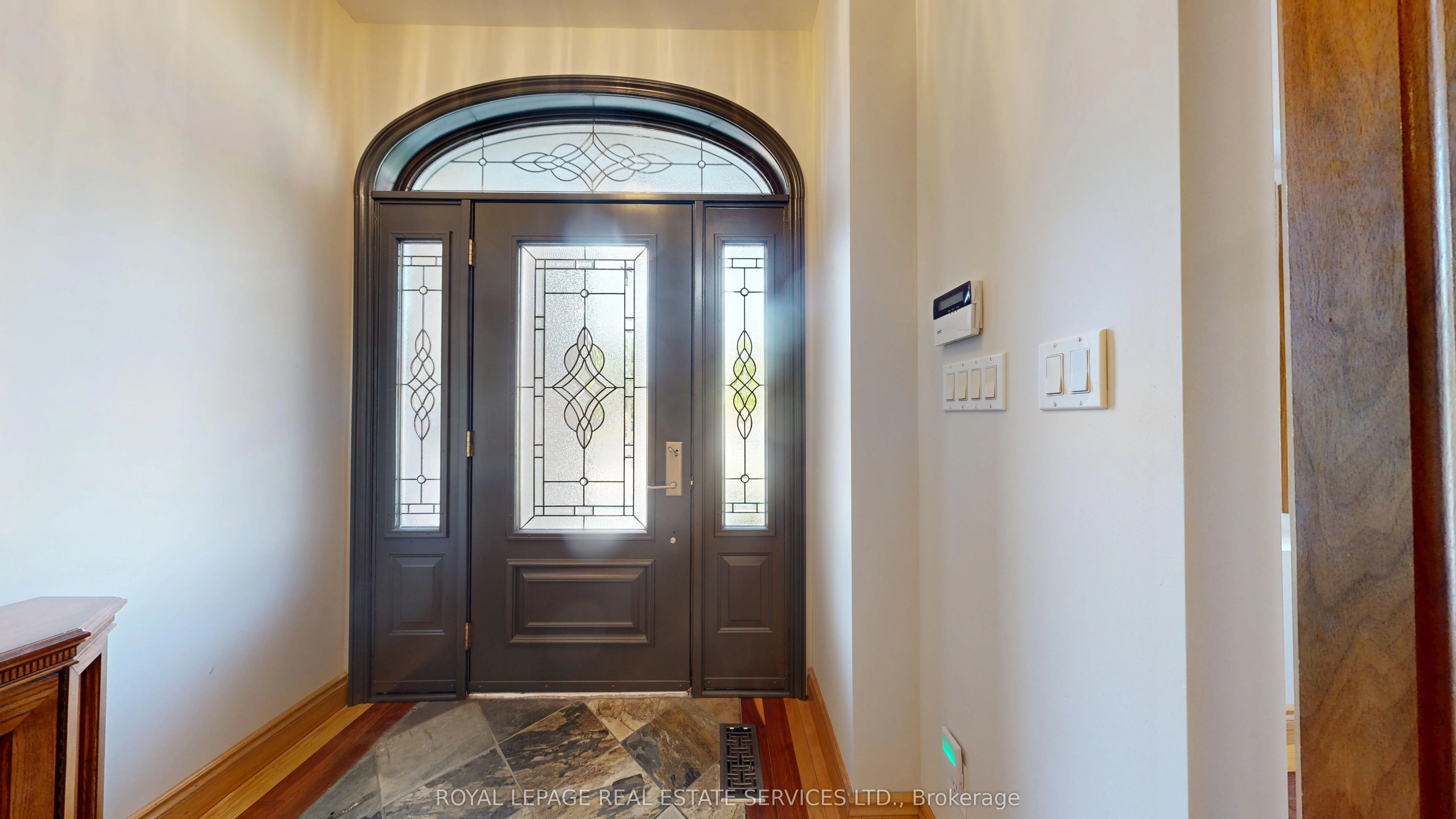 105 Botfield Avenue