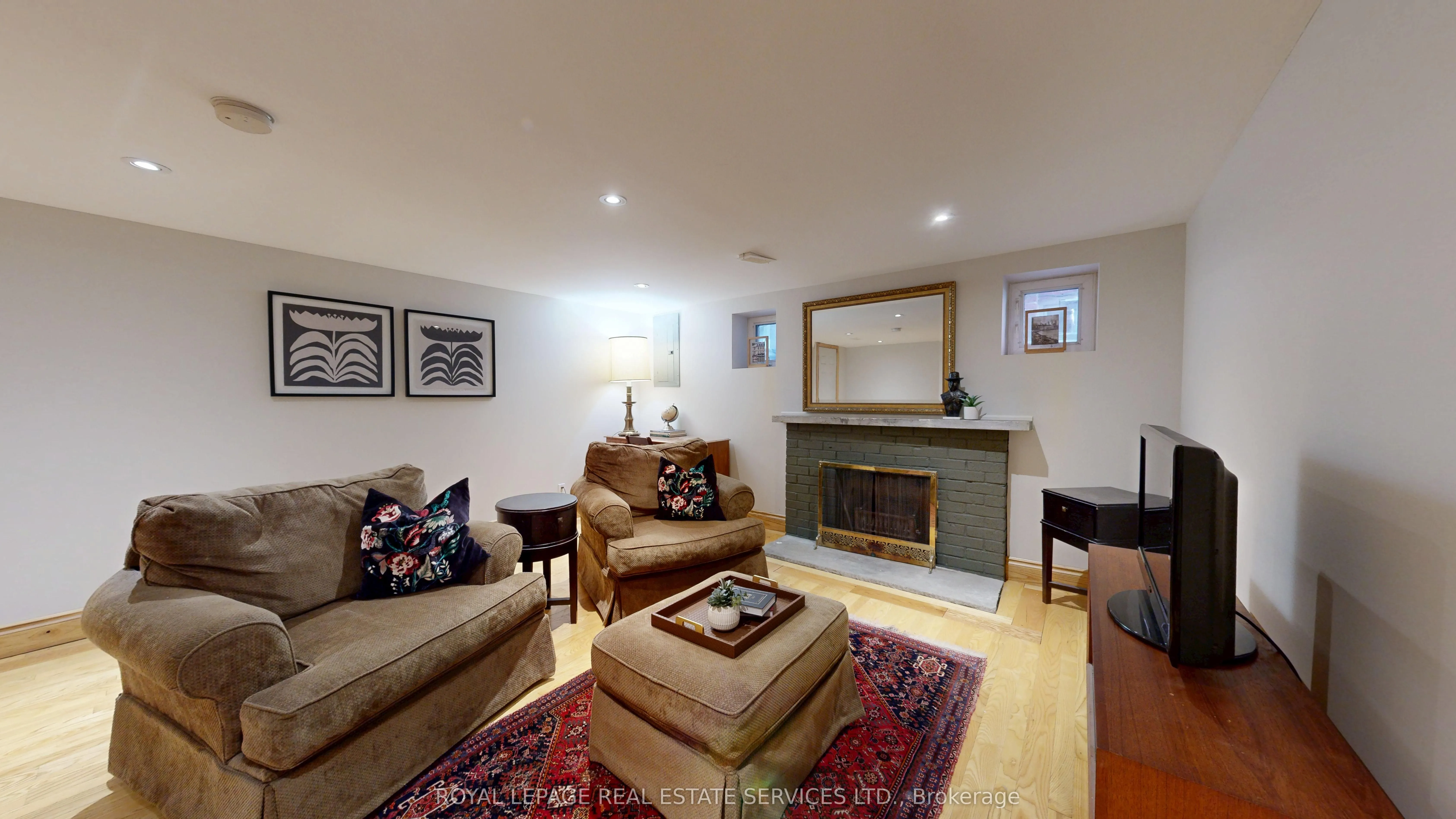 105 Botfield Avenue