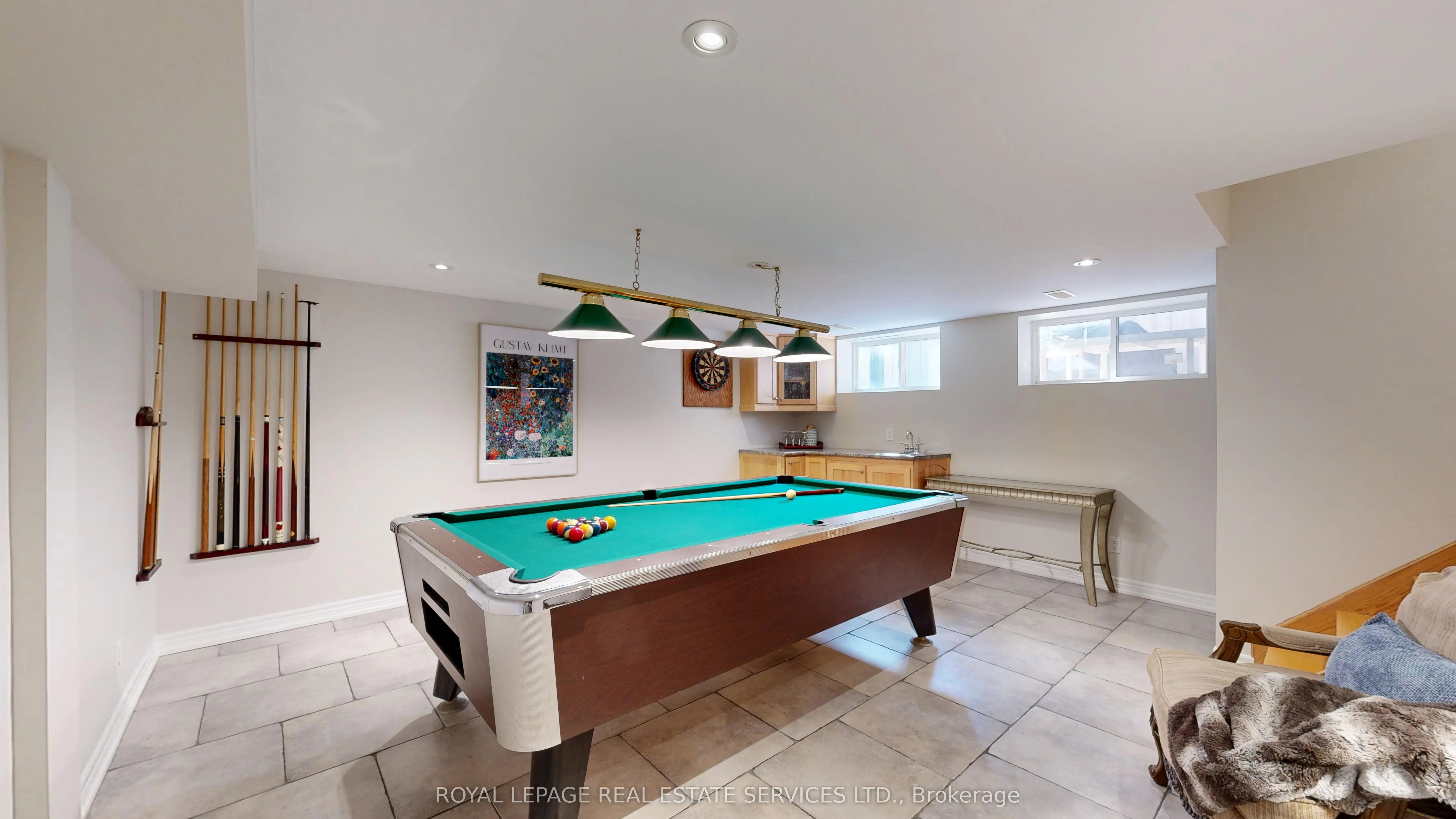 105 Botfield Avenue