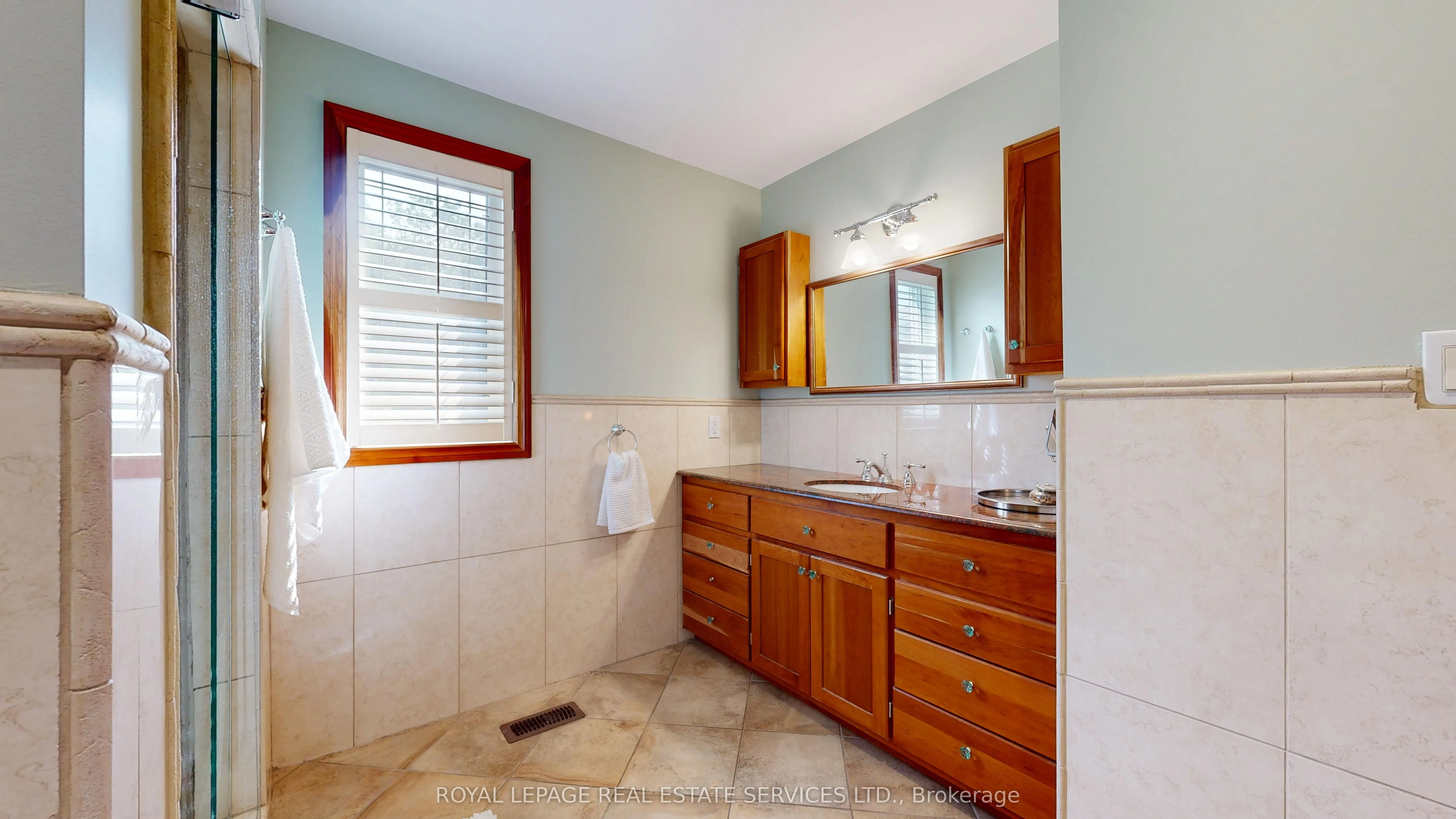 105 Botfield Avenue