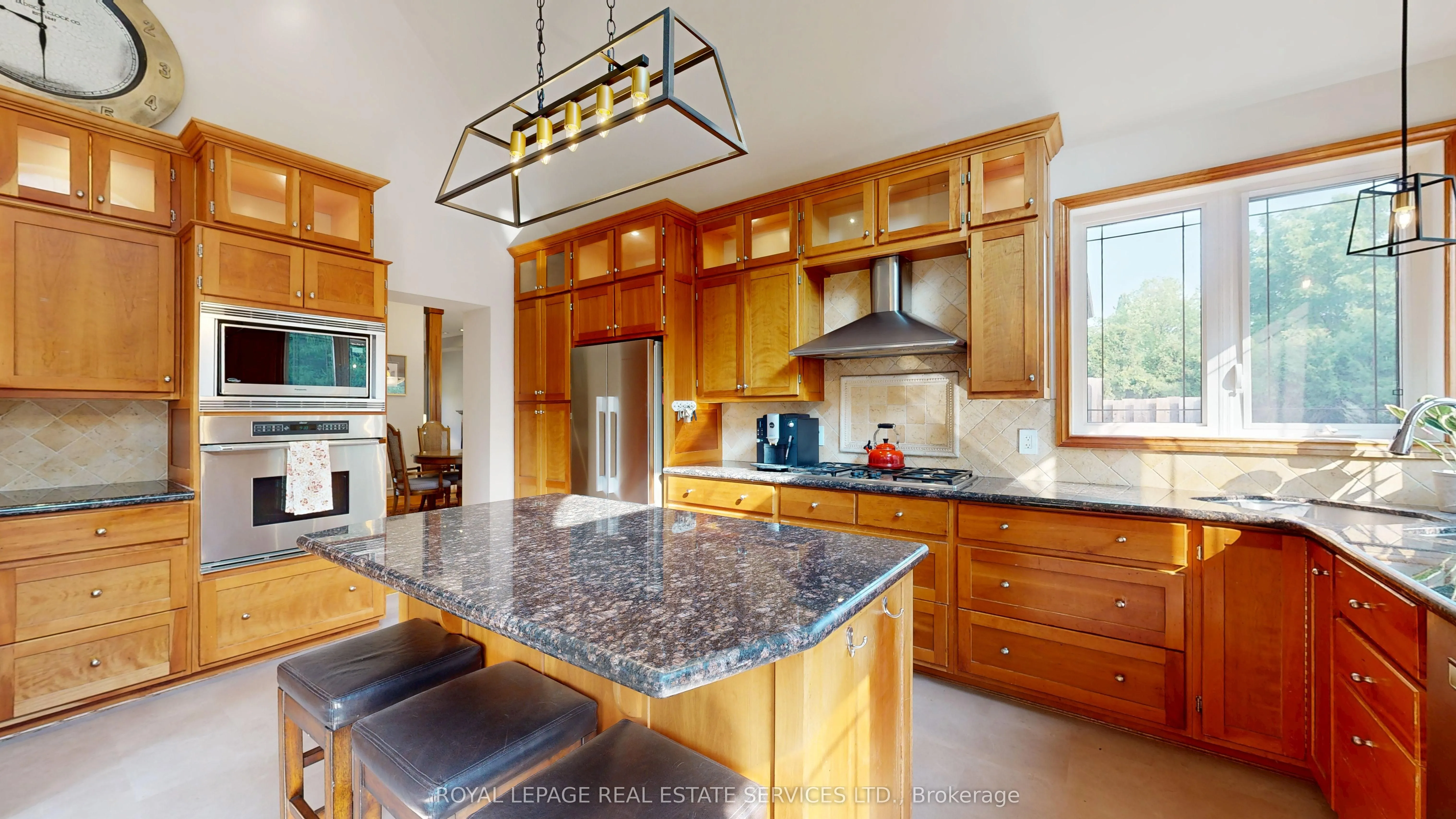 105 Botfield Avenue