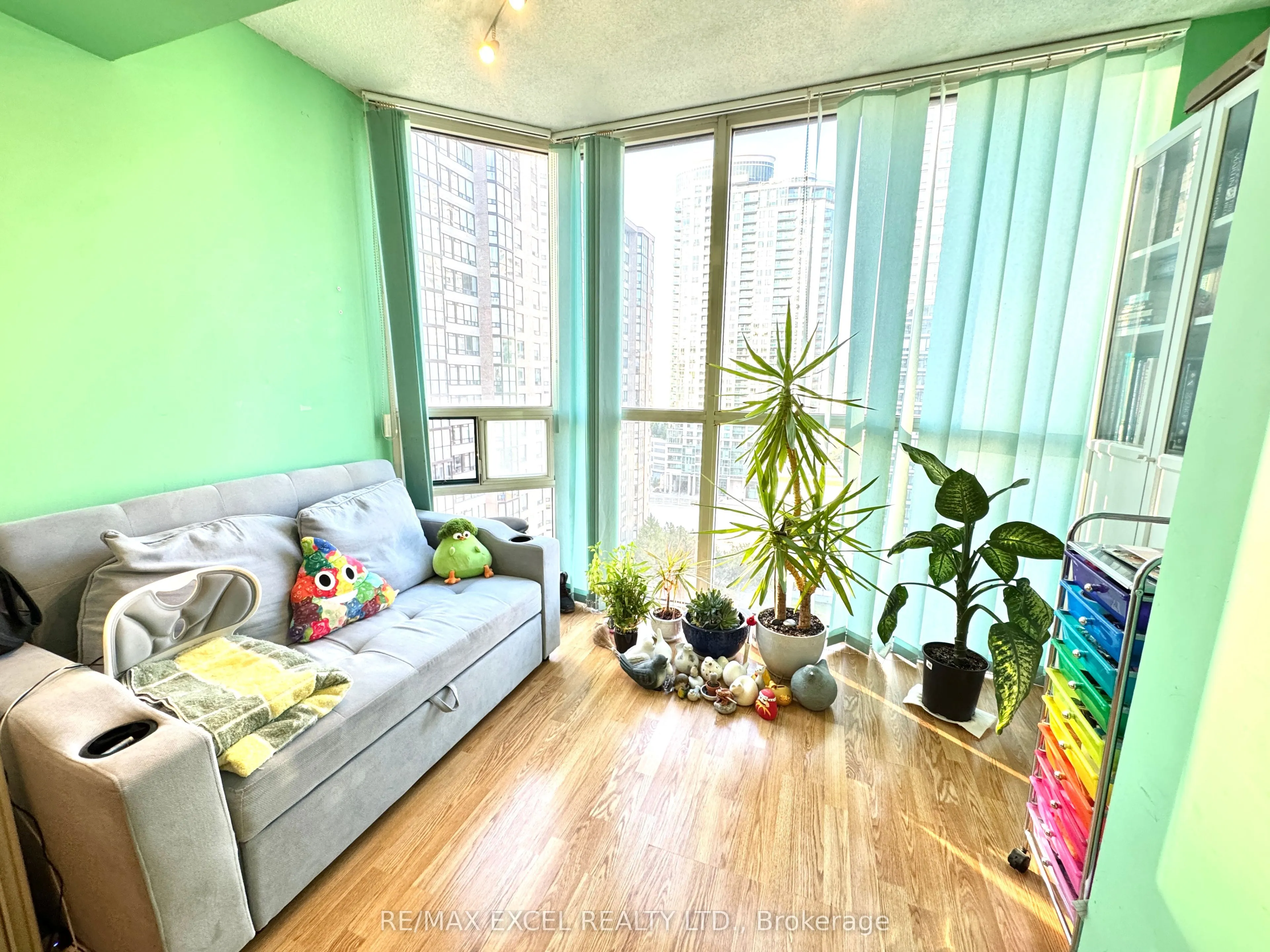 285 Enfield Place, #1412