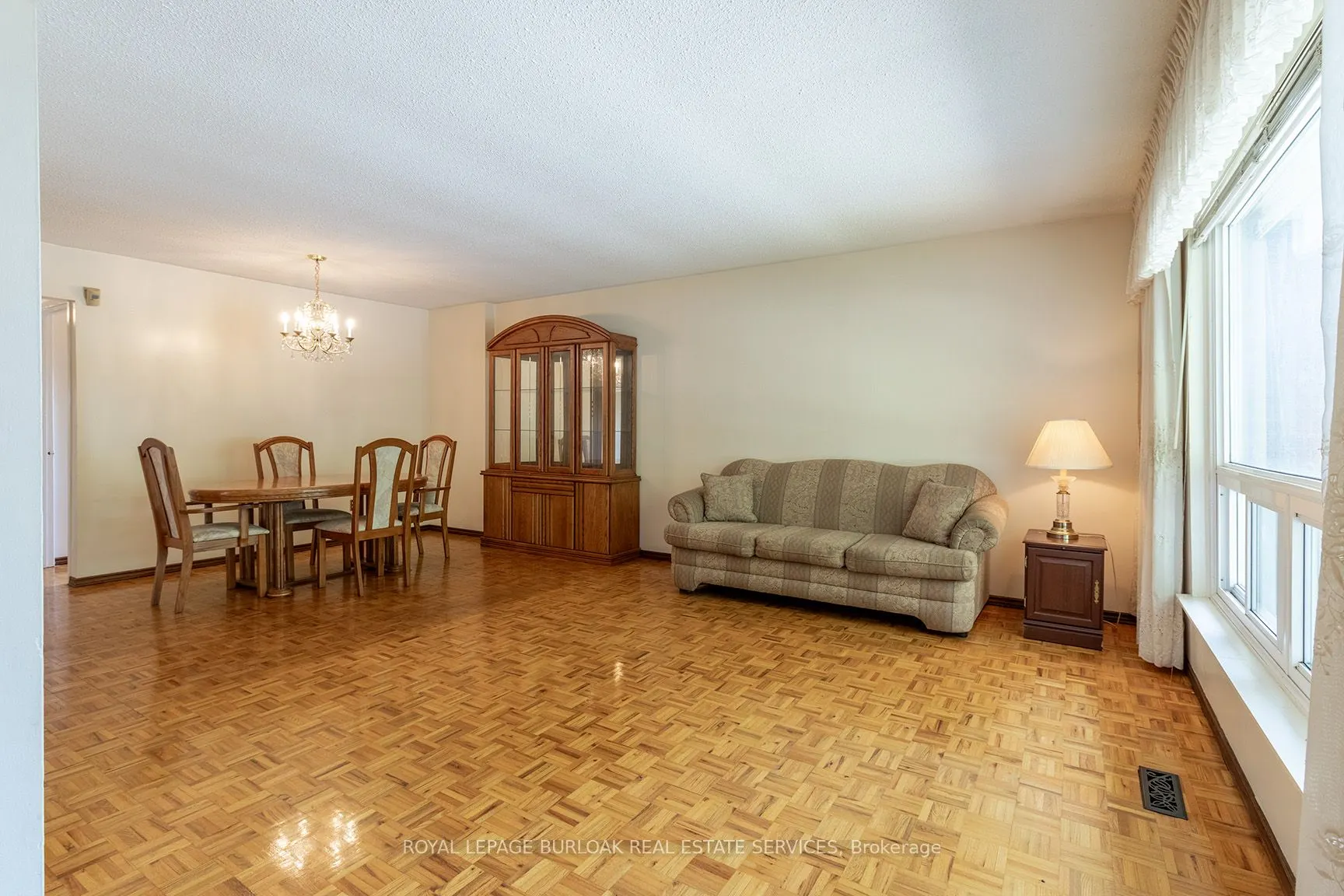 3072 Parkgate Crescent