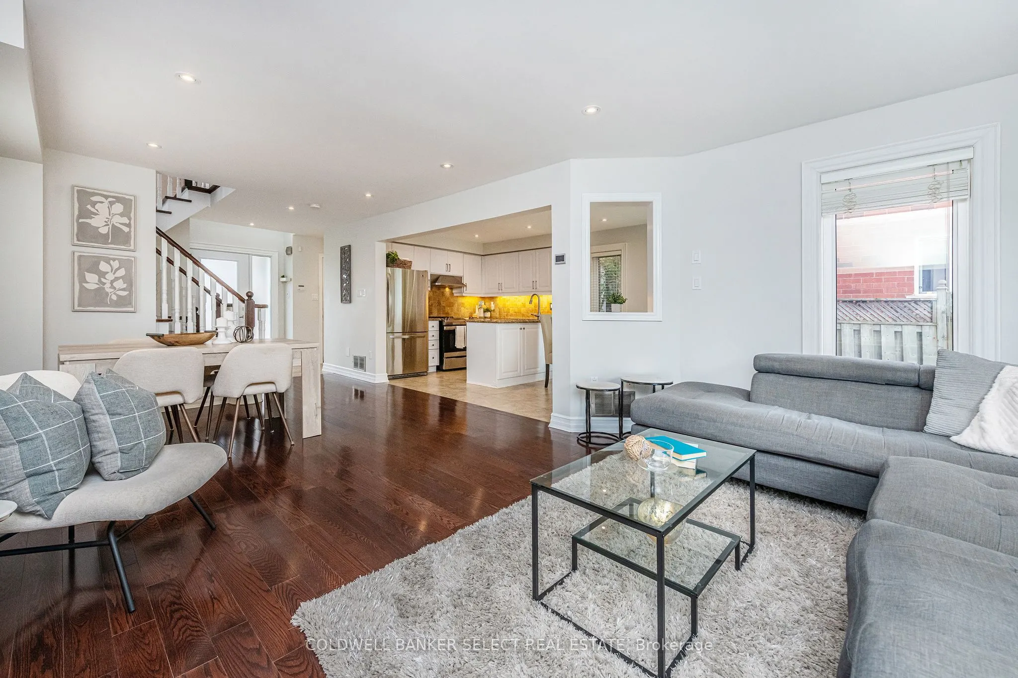 51 Country Stroll Crescent