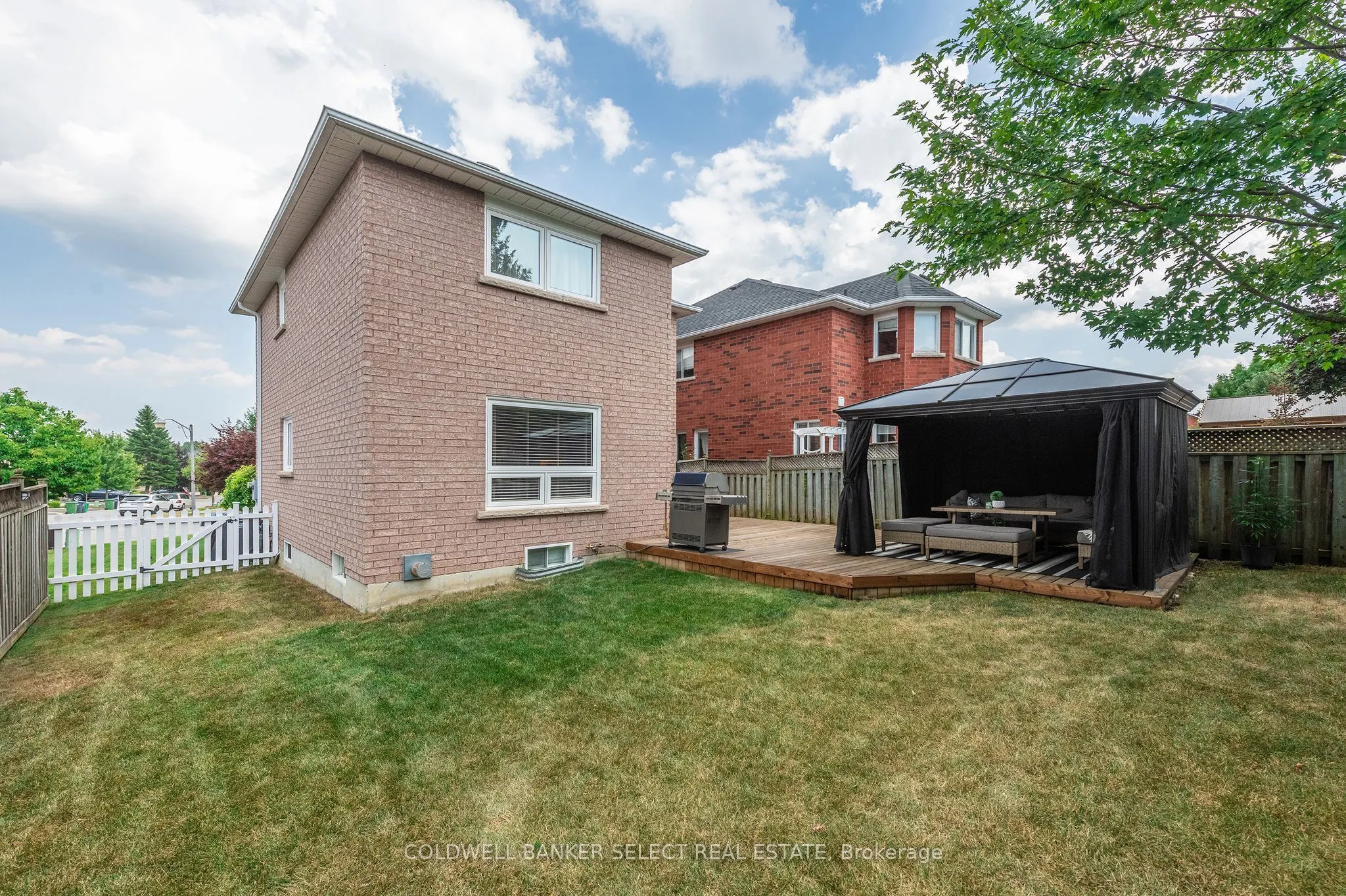 51 Country Stroll Crescent