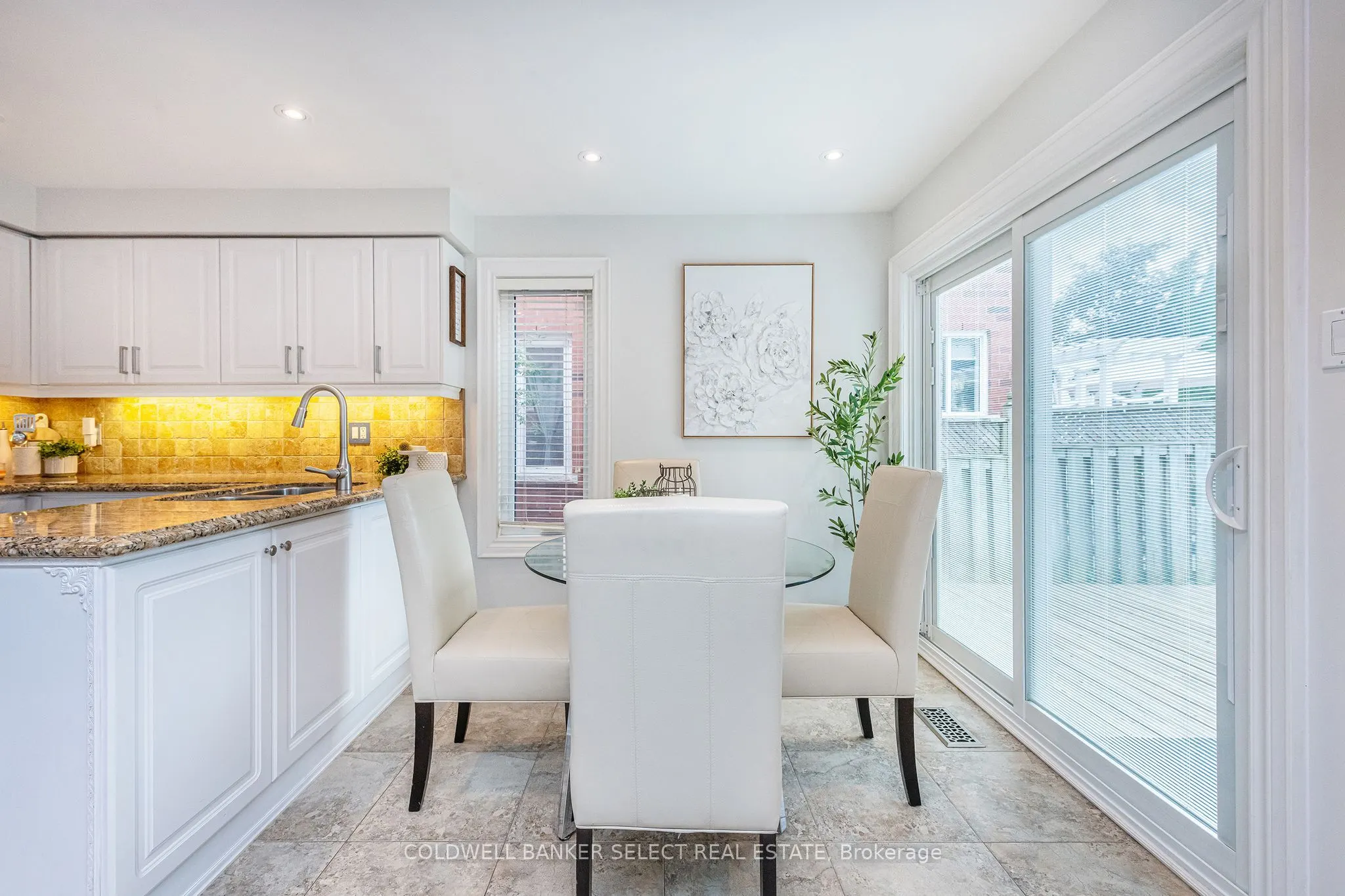 51 Country Stroll Crescent