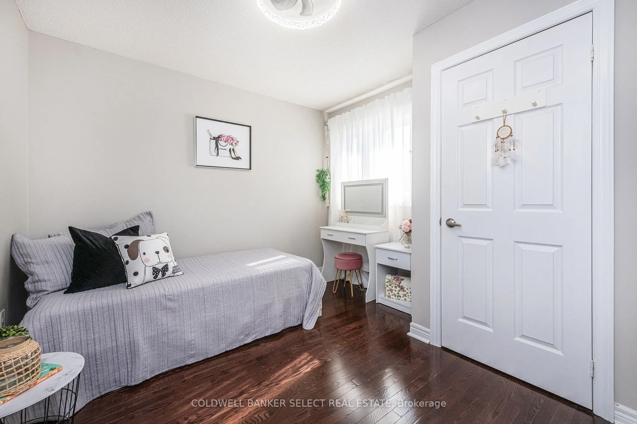 51 Country Stroll Crescent