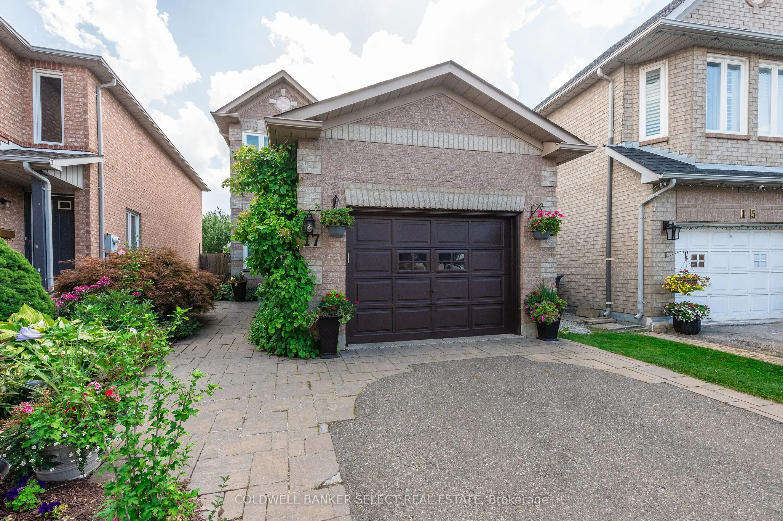17 Saddletree Trail