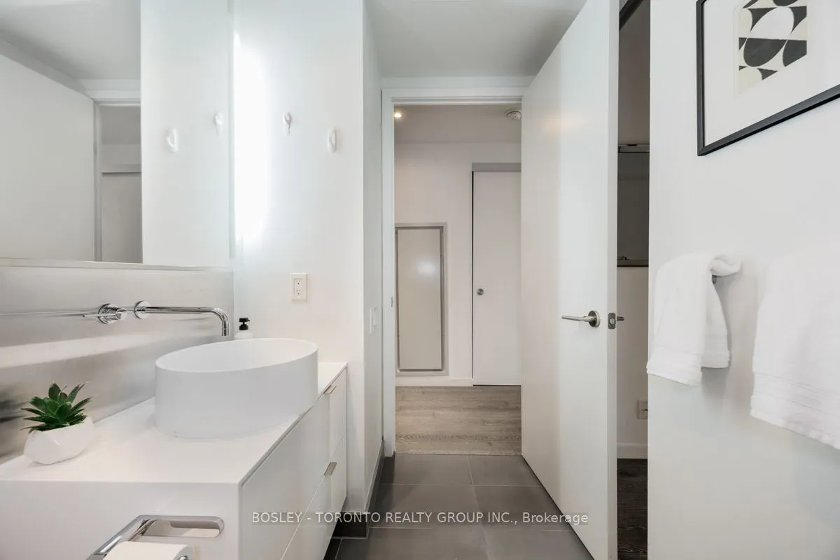 383 Sorauren Avenue, #308