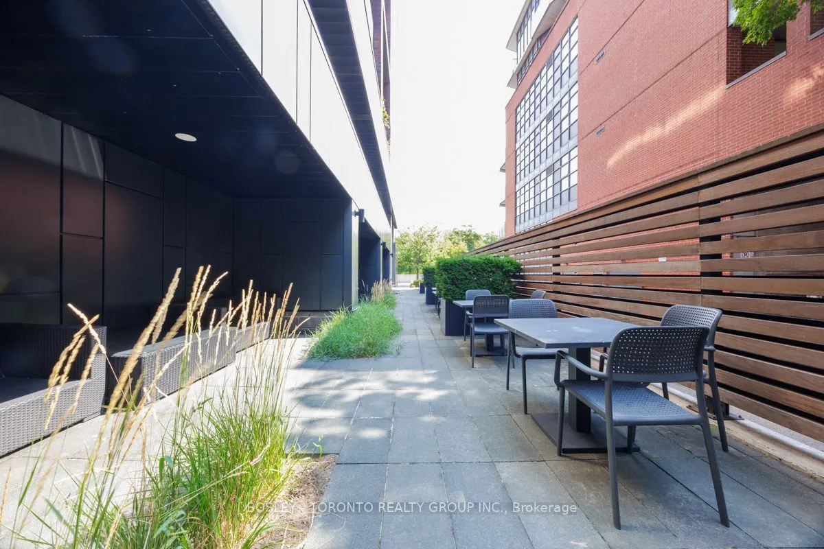 383 Sorauren Avenue, #308