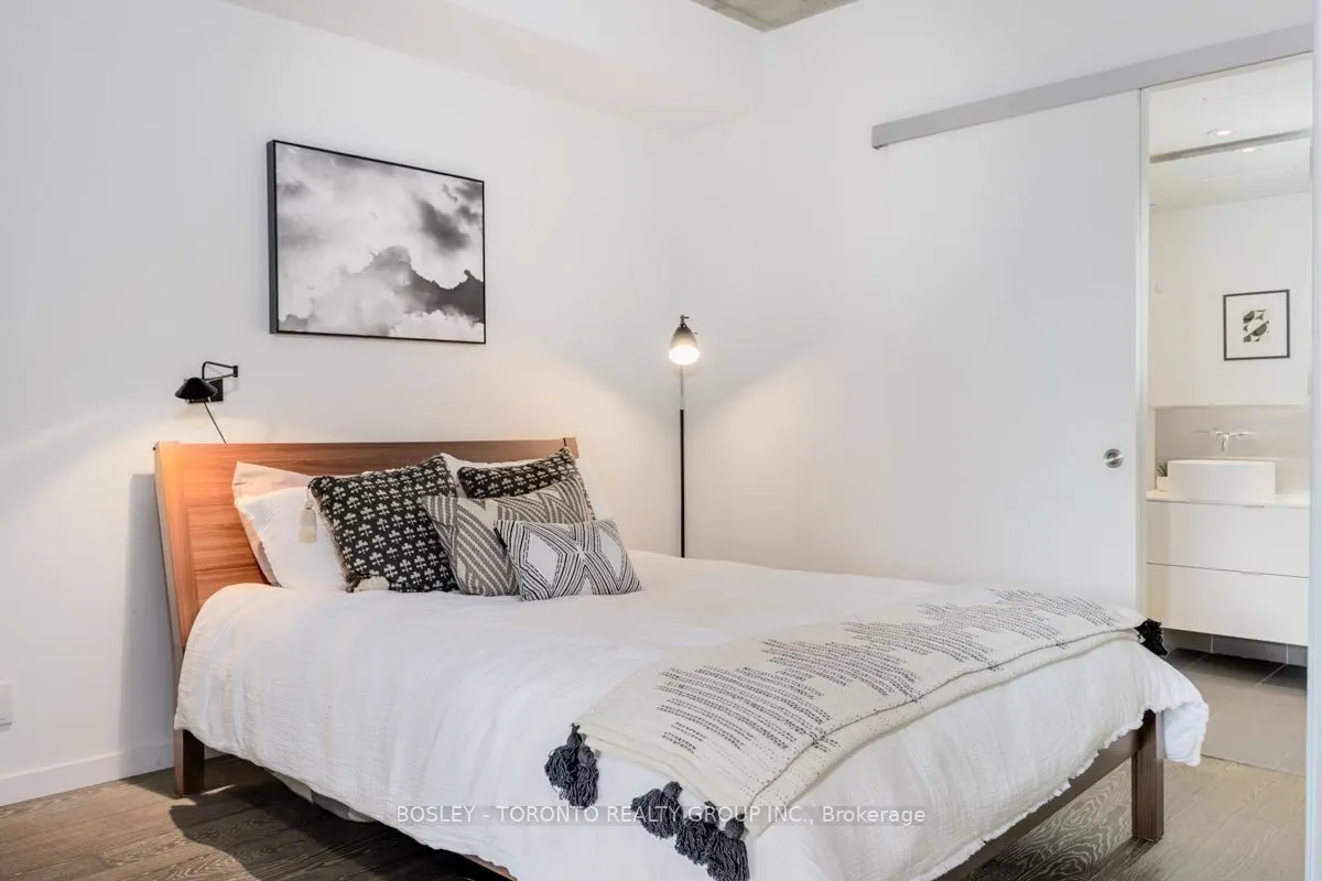 383 Sorauren Avenue, #308