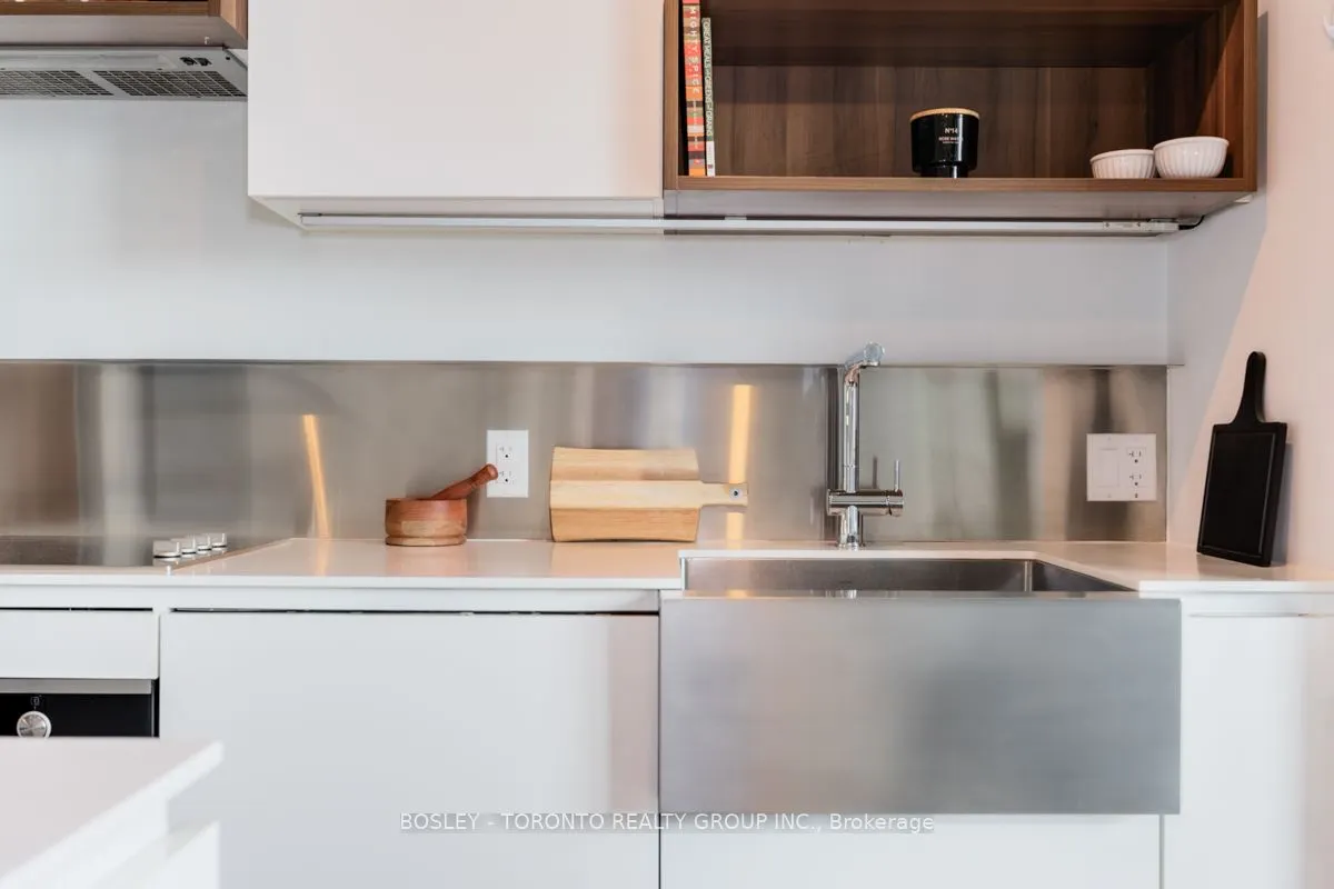 383 Sorauren Avenue, #308
