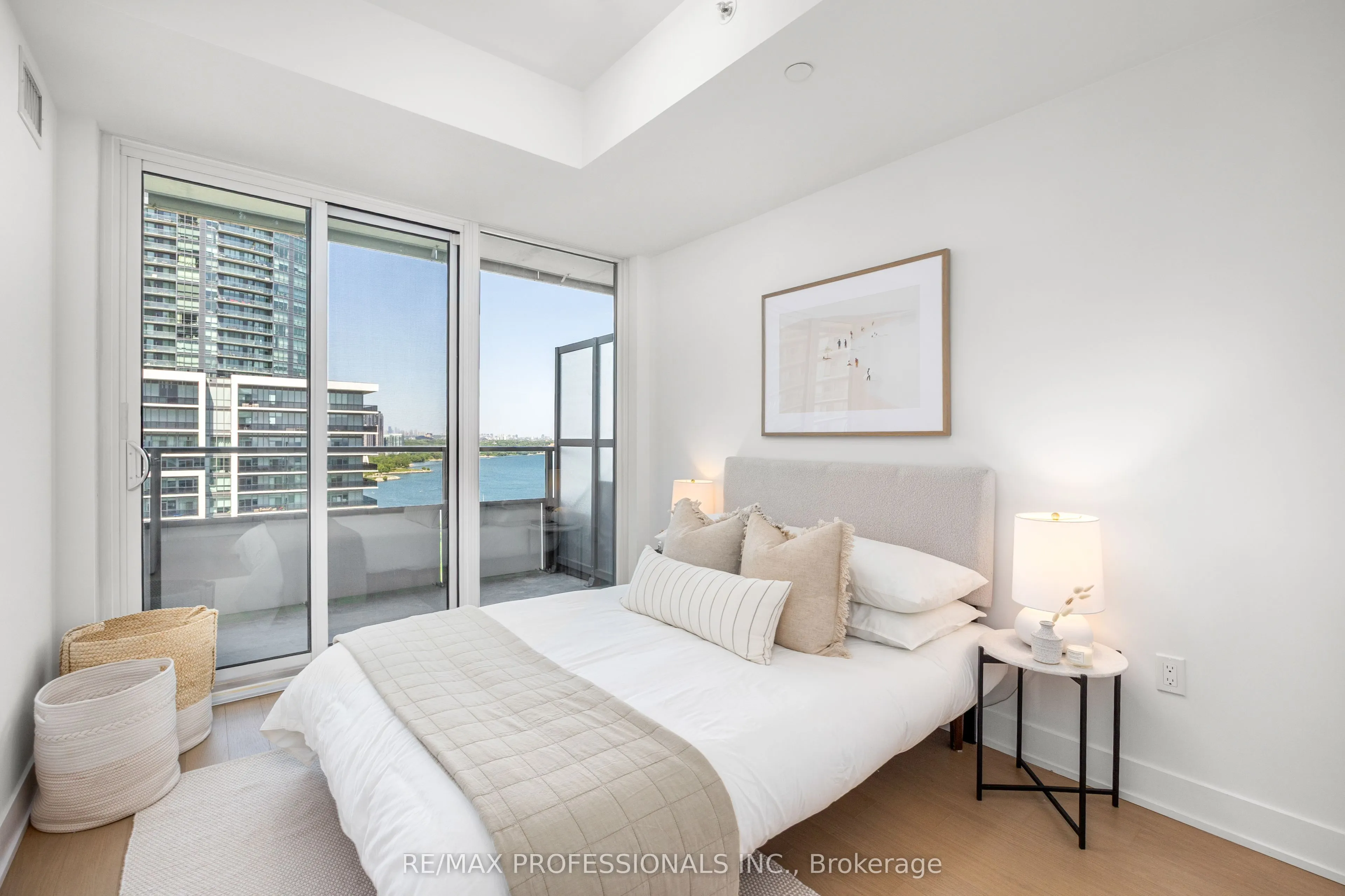20 Shore Breeze Drive, #1406