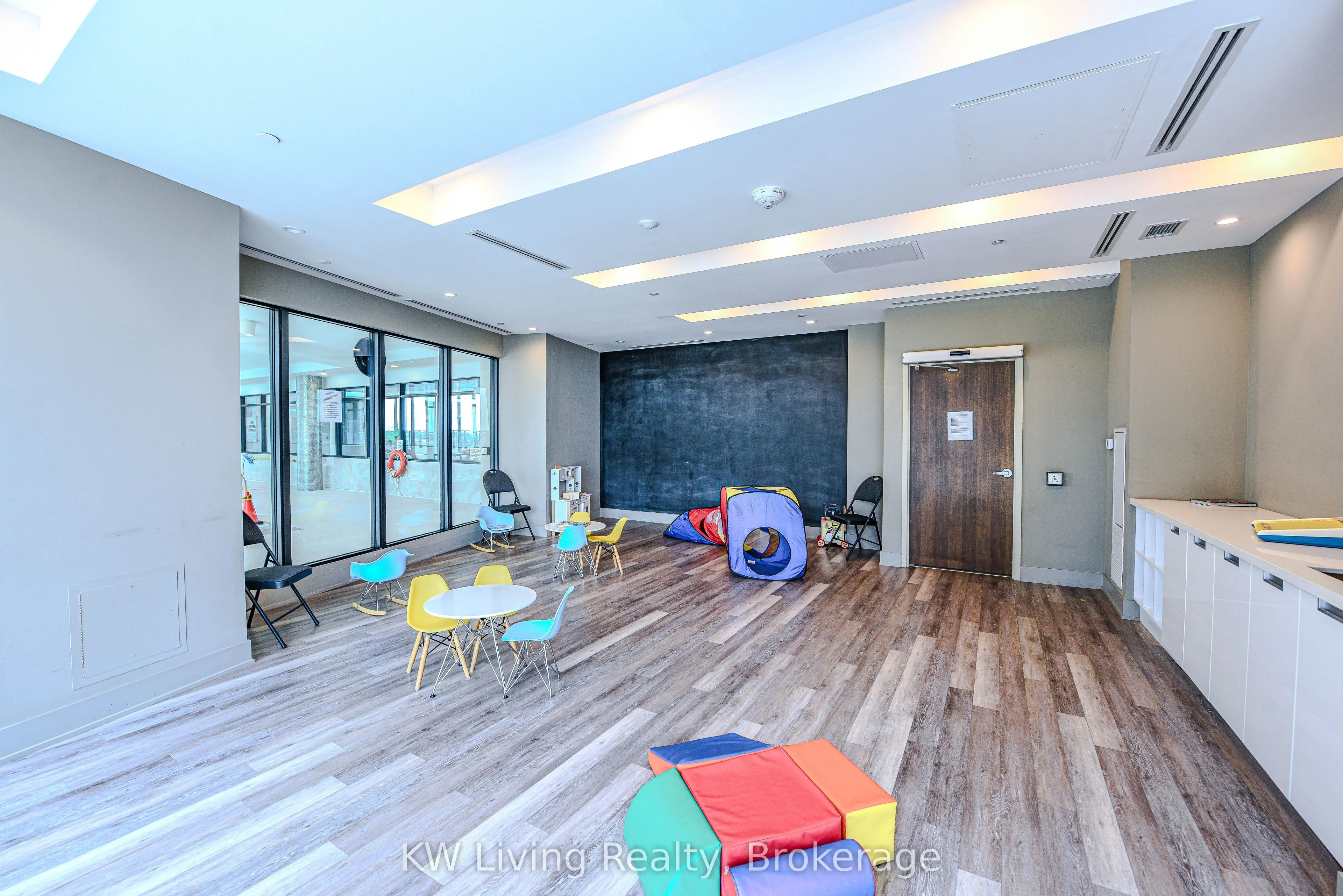 65 Watergarden Drive, #810