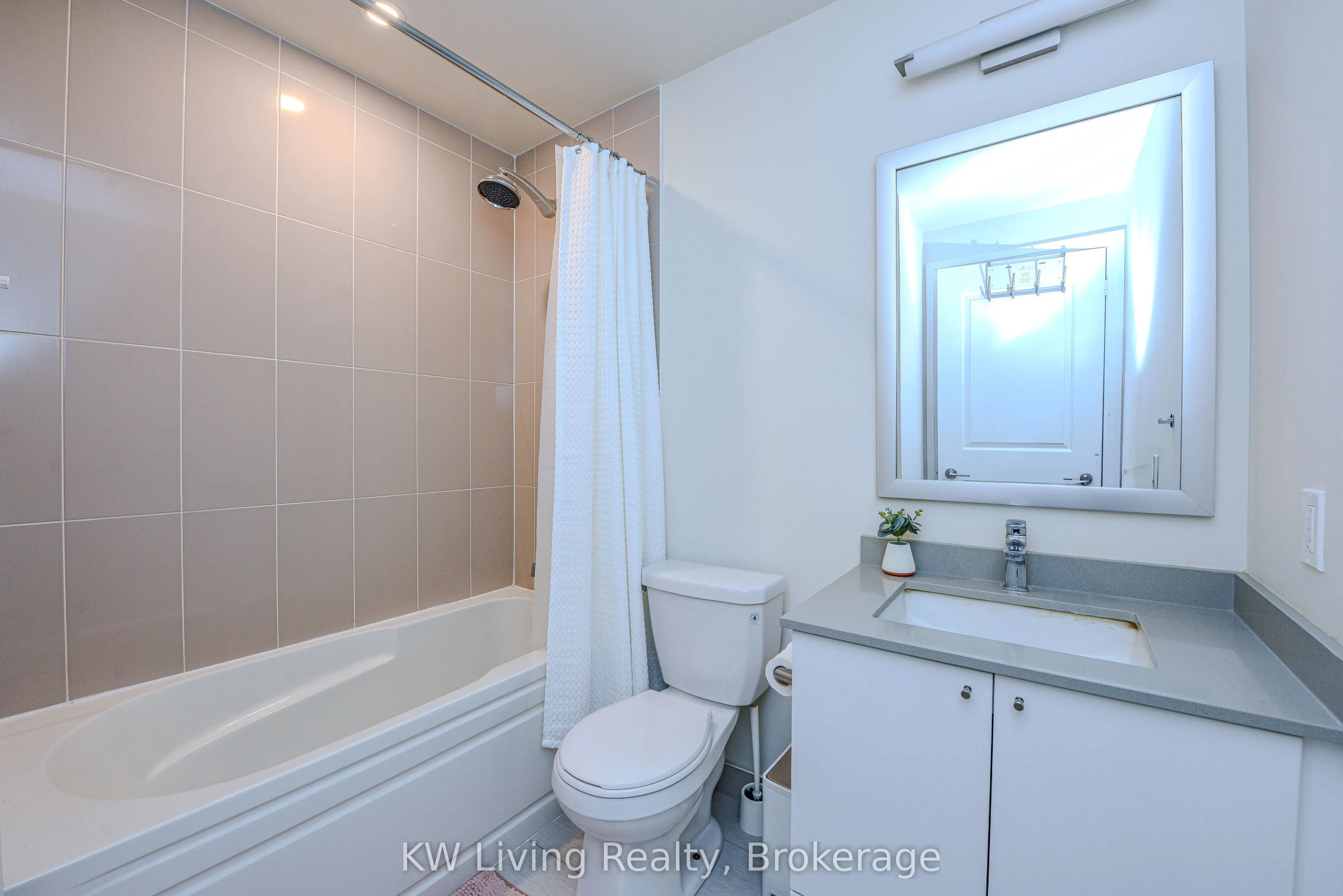 65 Watergarden Drive, #810