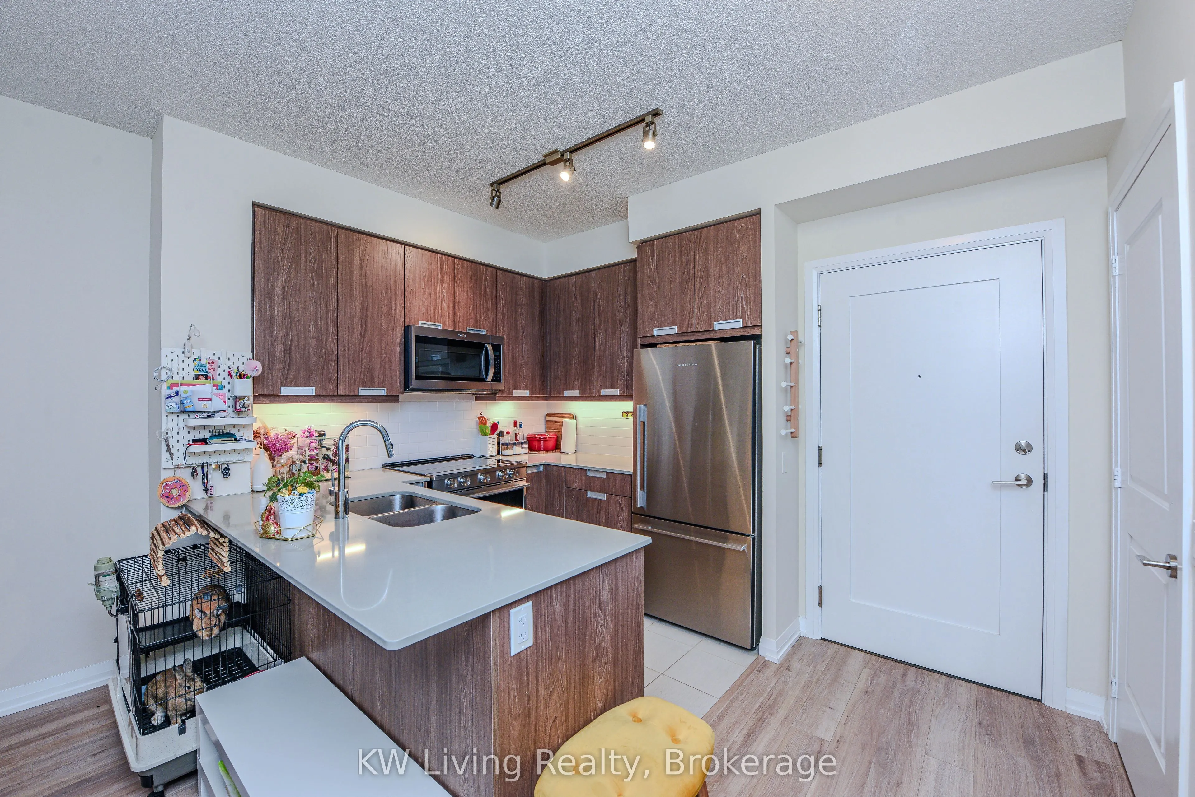 65 Watergarden Drive, #810