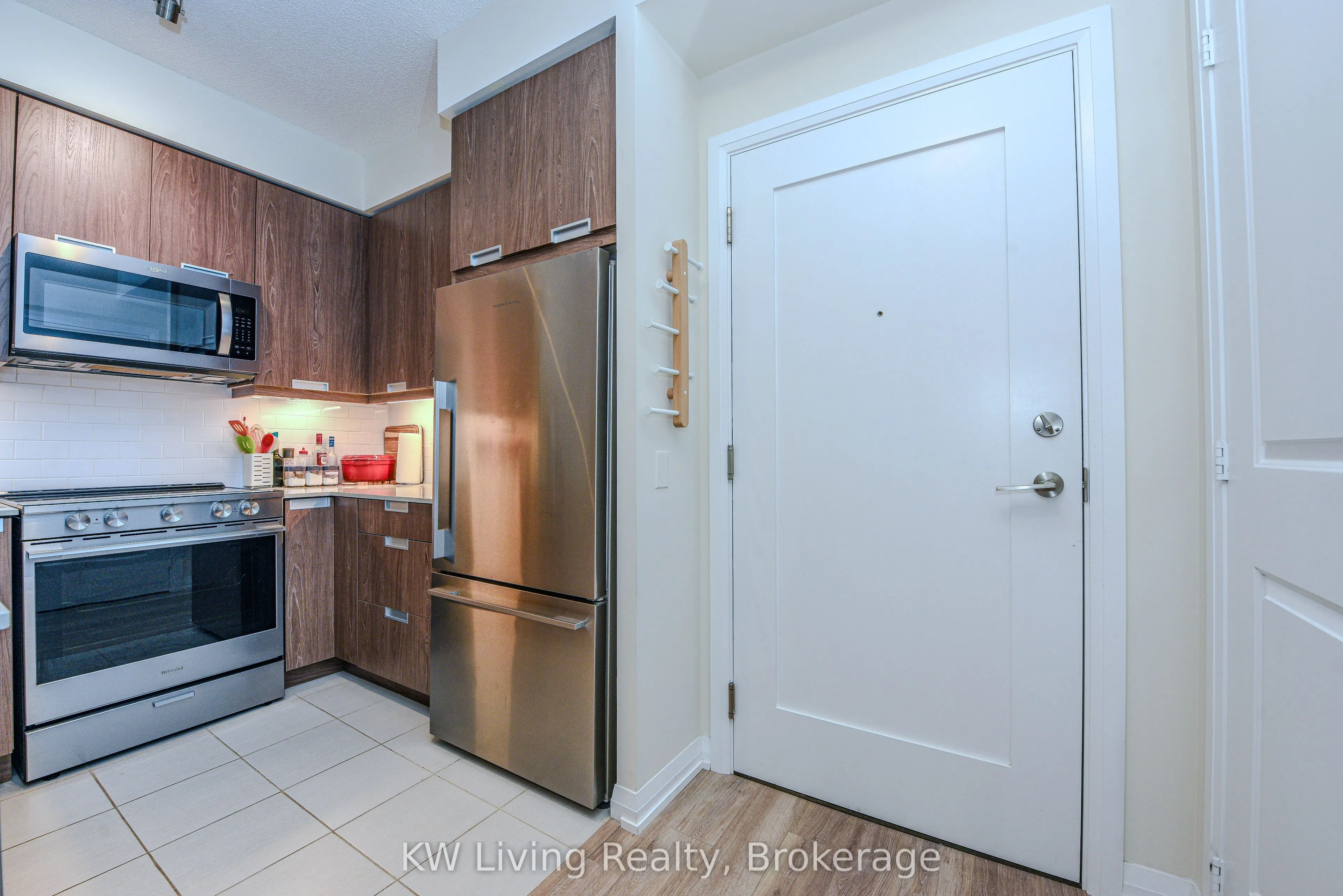 65 Watergarden Drive, #810