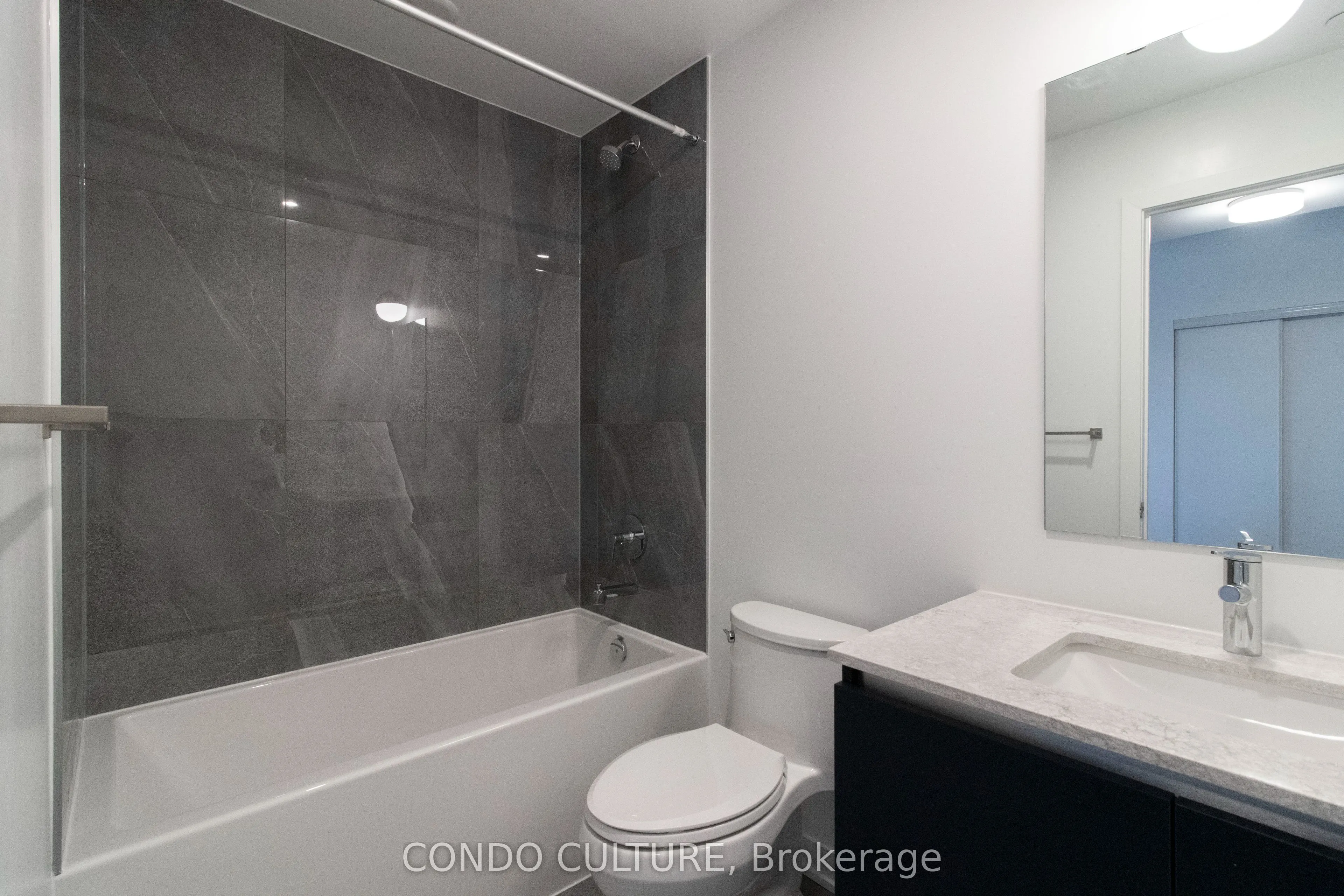 395 Dundas Street W, #608