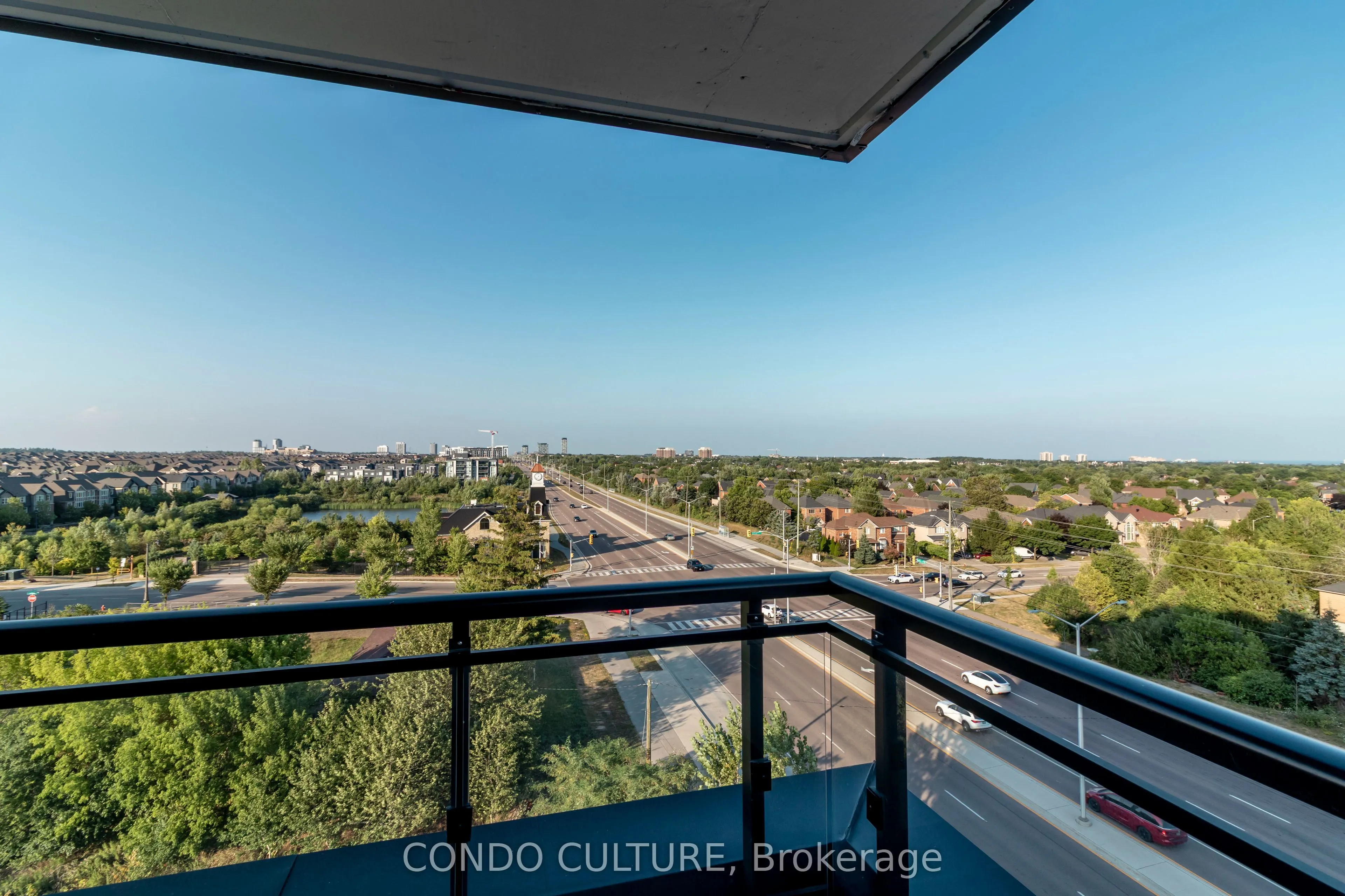 395 Dundas Street W, #608