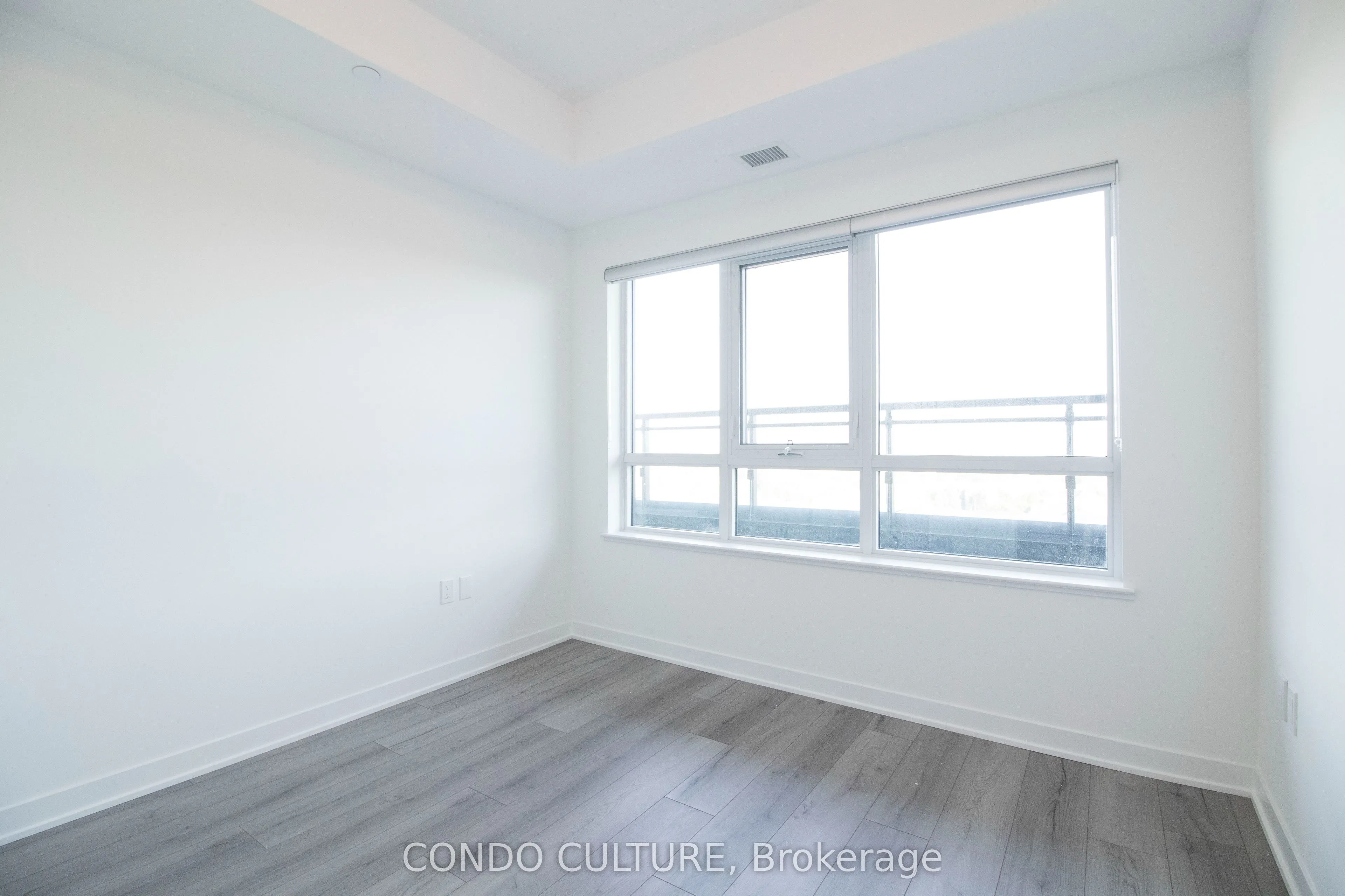 395 Dundas Street W, #608