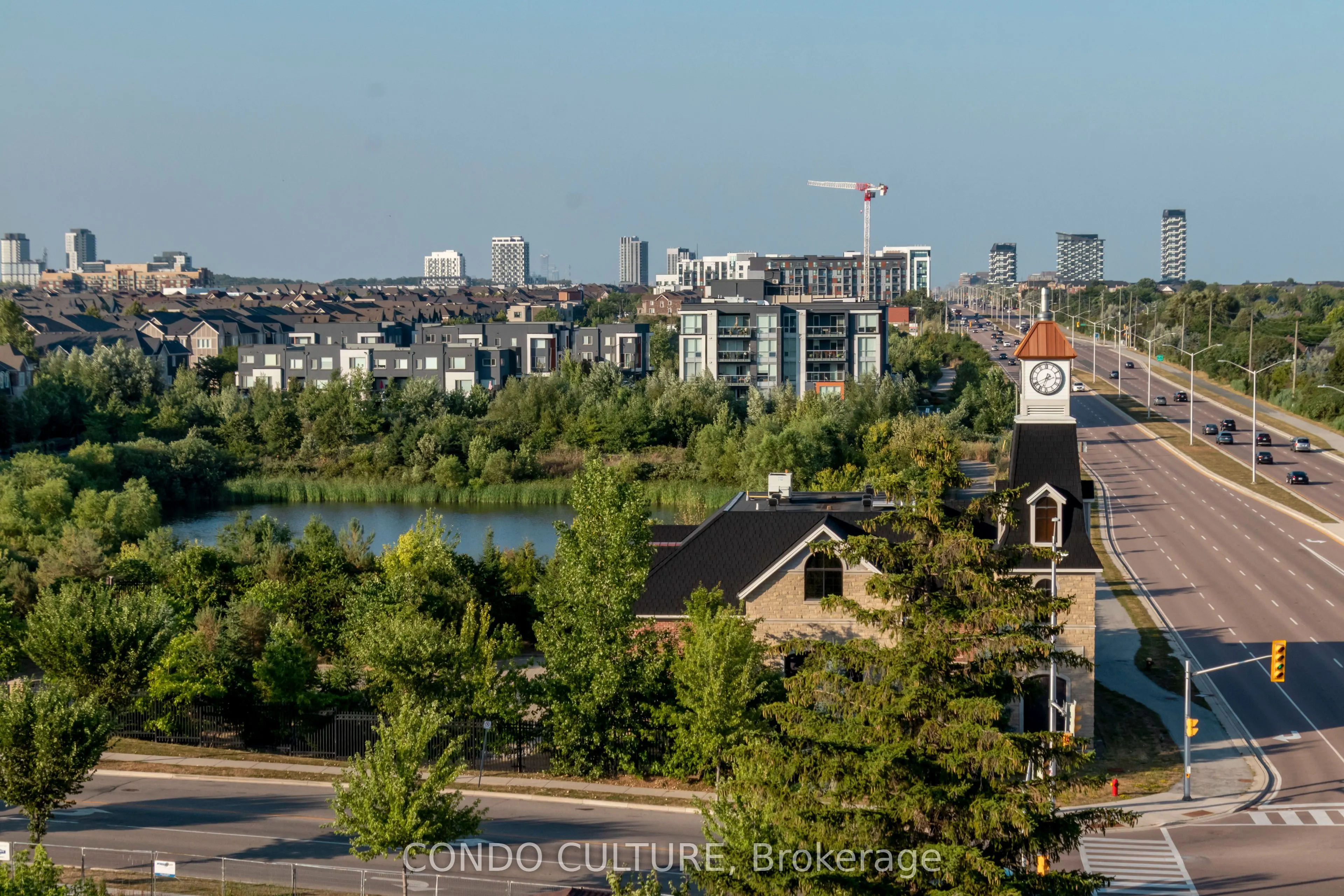 395 Dundas Street W, #608
