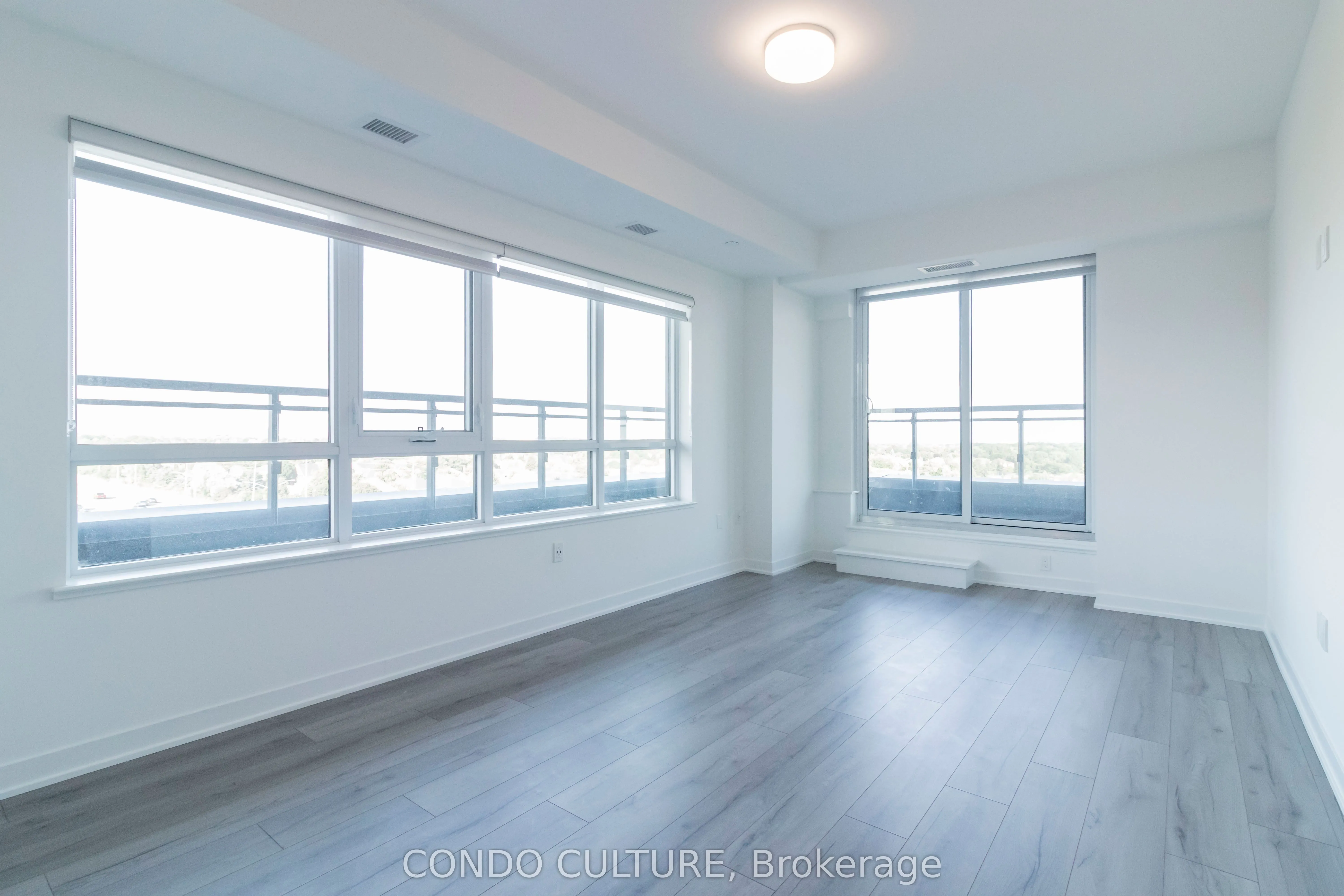 395 Dundas Street W, #608