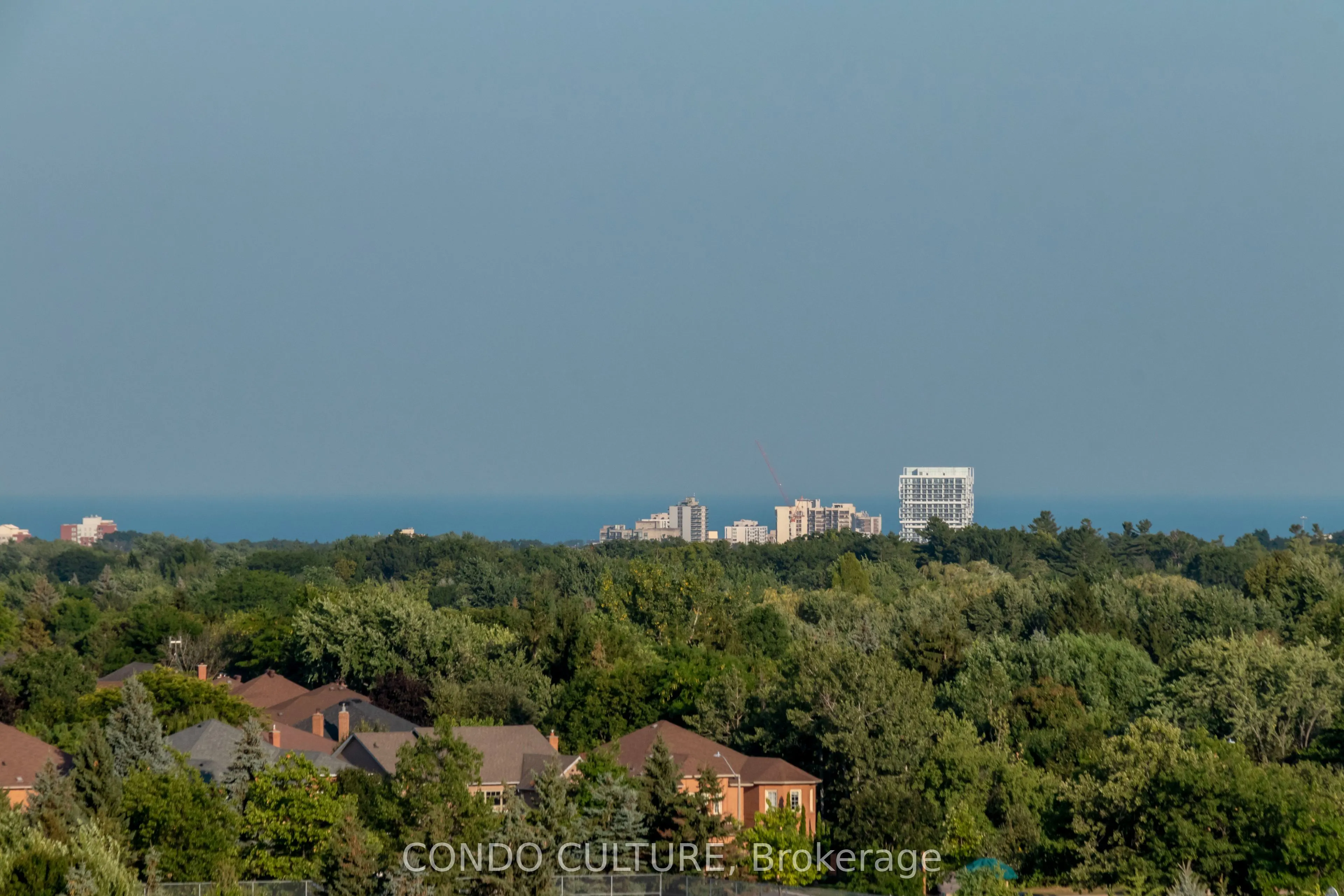 395 Dundas Street W, #608