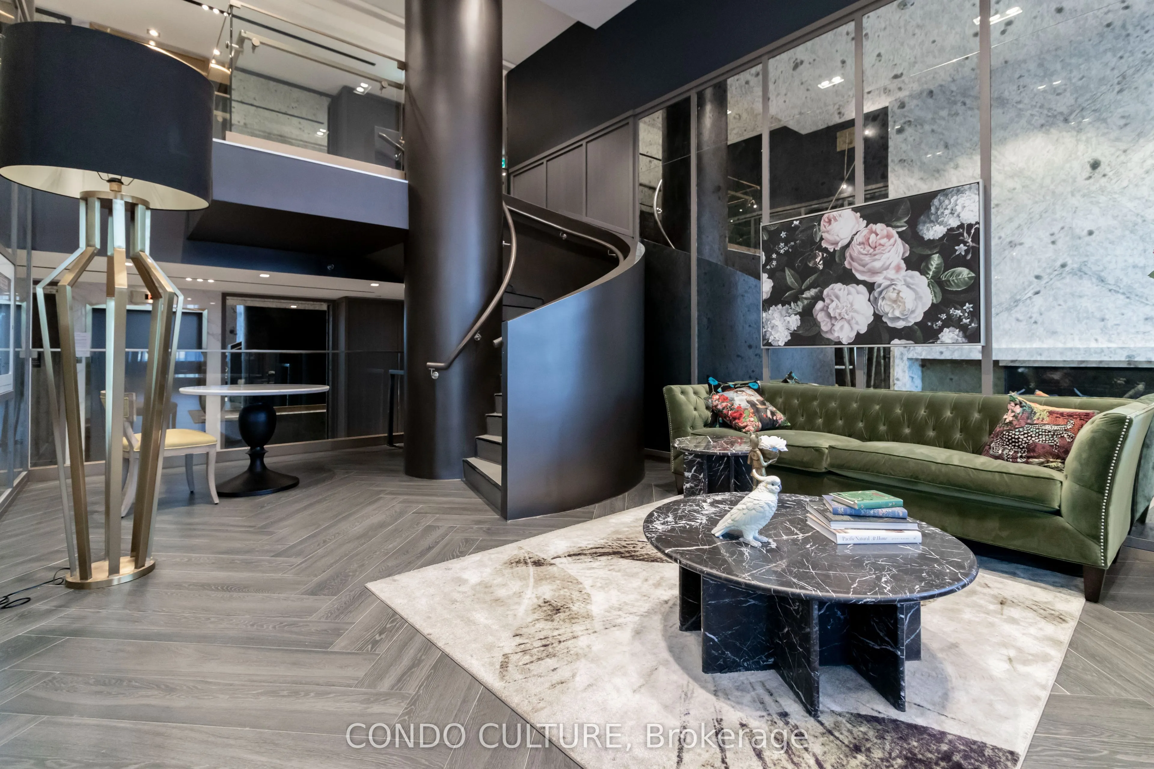 395 Dundas Street W, #608