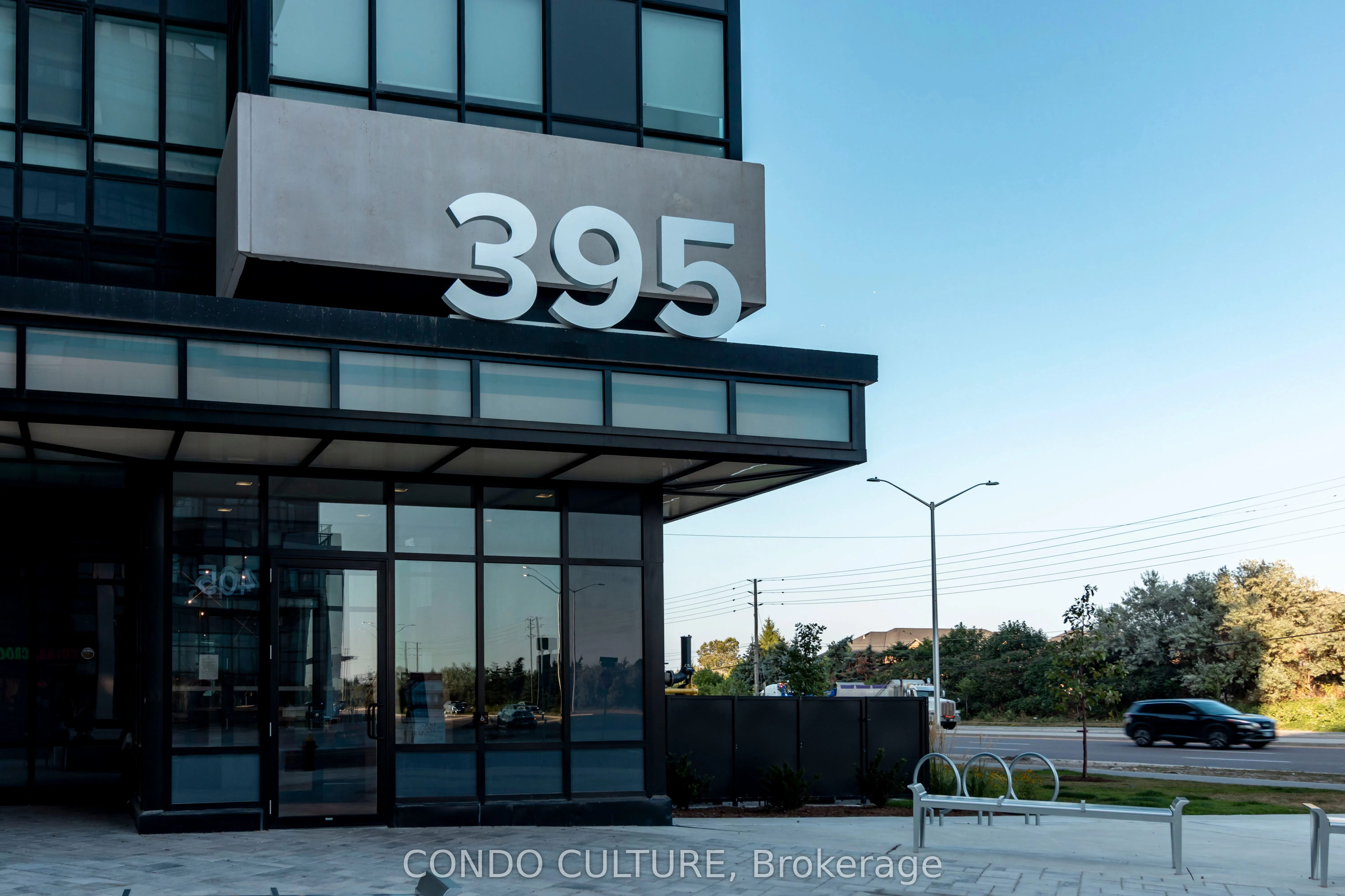 395 Dundas Street W, #608