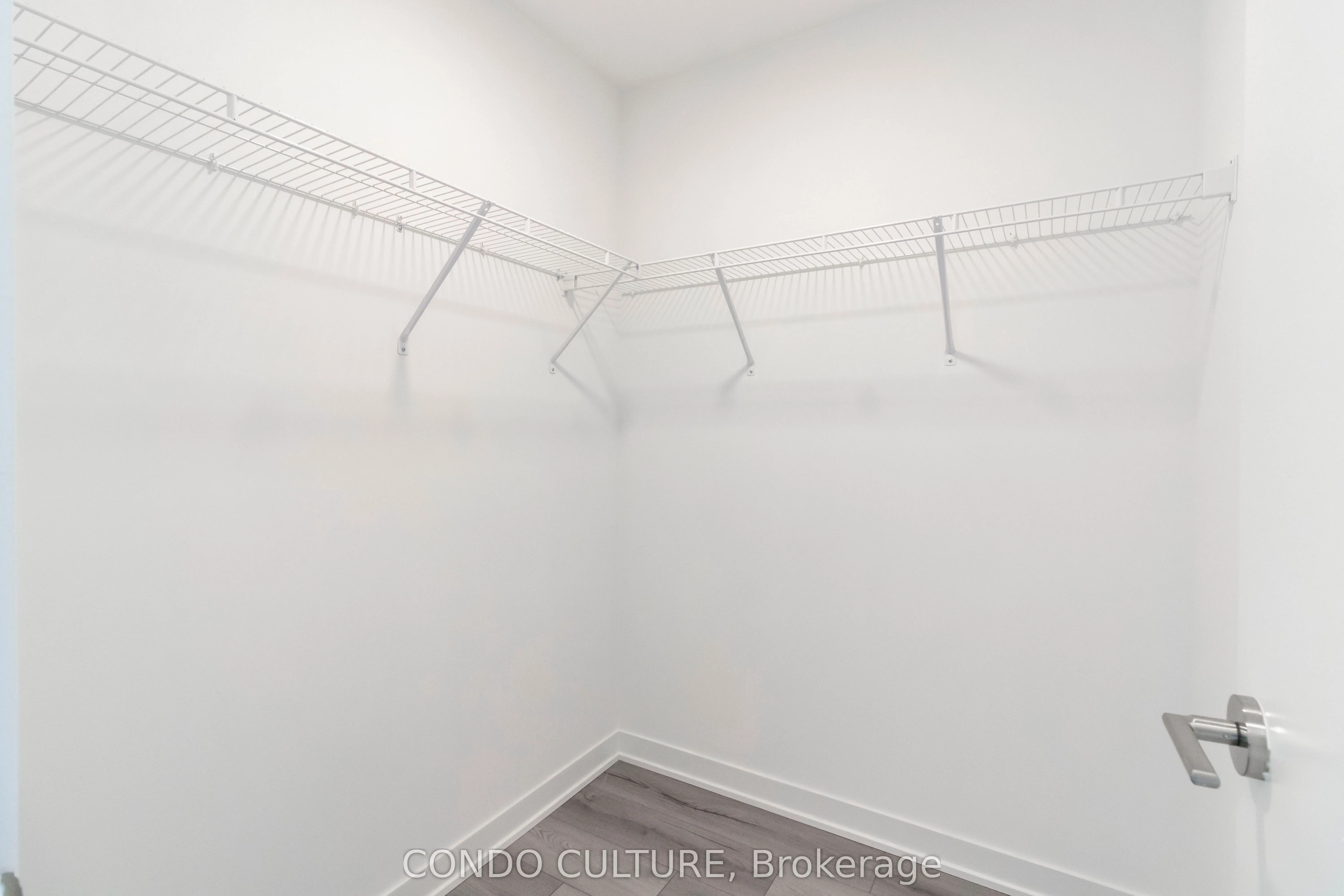 395 Dundas Street W, #608